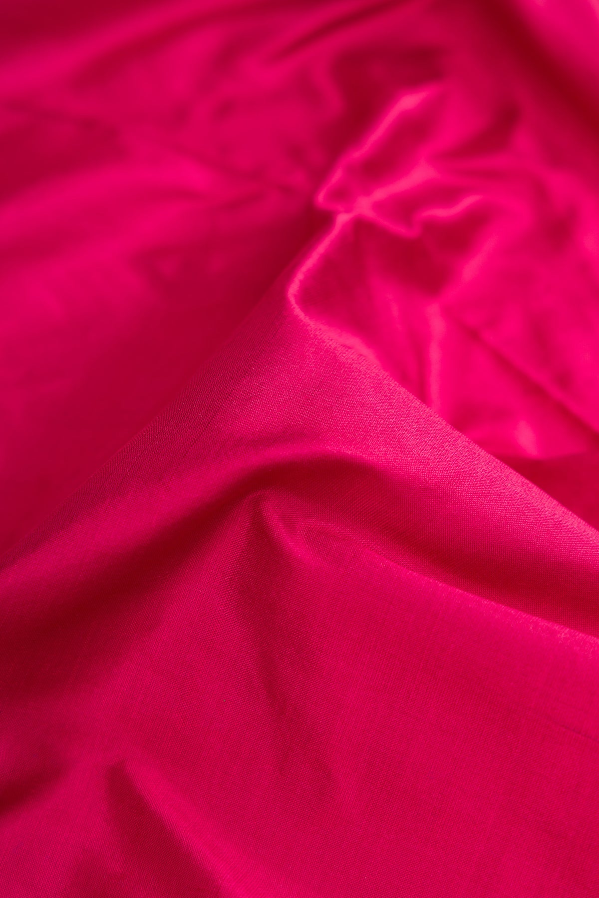 Close up of Dark Mauve Dual Tone Kanchipuram Silk Nine Yards Saree with Plain Body and Zari Border.  displaying folds