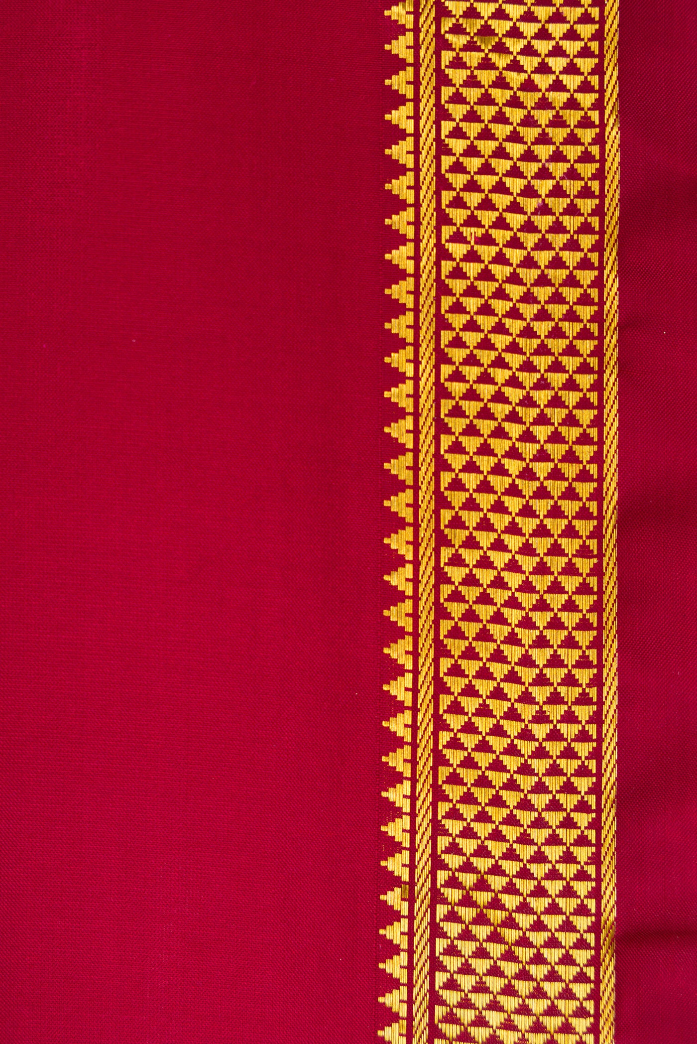 Border image of Maroon Dual Tone Kanjivaram Silk Nine Yards Saree with Plain Body and Zari Border. 
