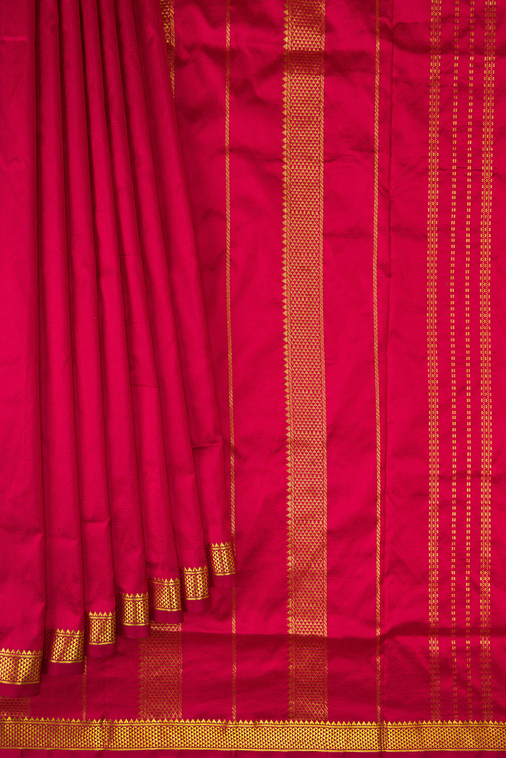 Pleats and pallu of Maroon Dual Tone Kanjivaram Silk Nine Yards Saree with Plain Body and Zari Border. 