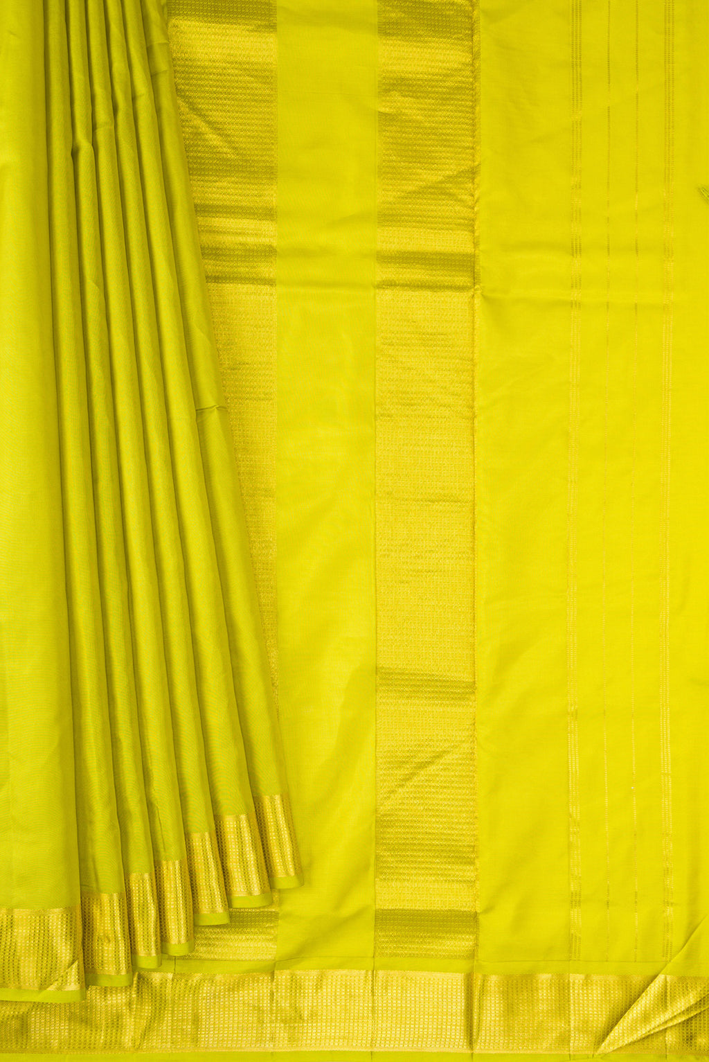 Pleats and pallu of Parrot Green Dual Tone Kanchipuram Silk Nine Yards Saree with Plain Body and Zari Border. 