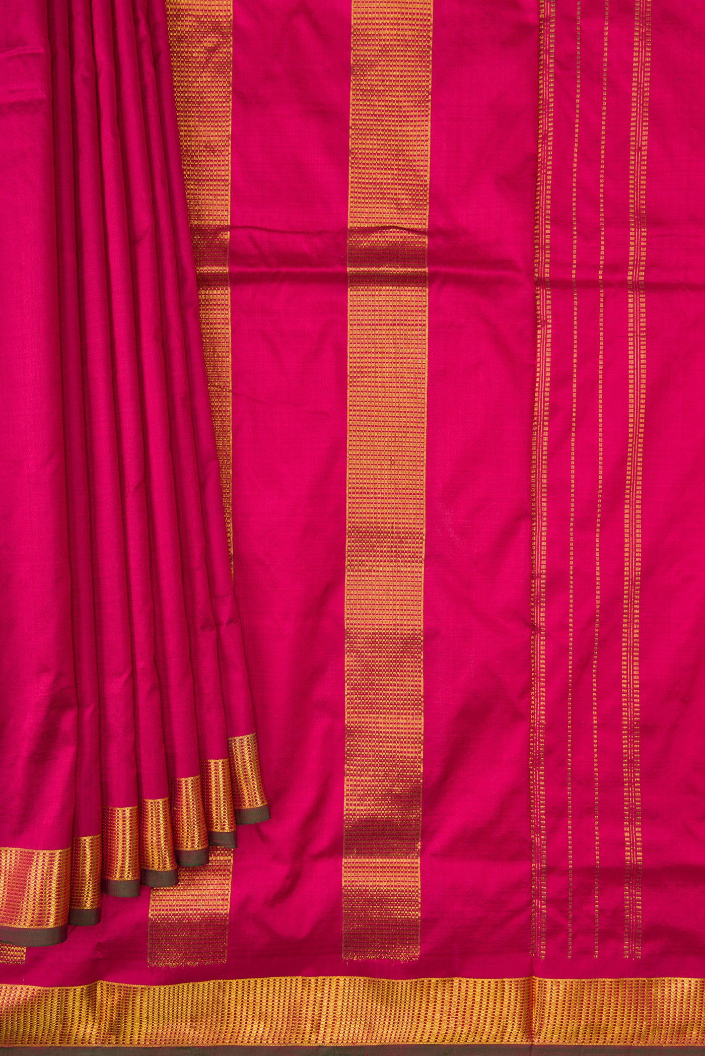 Pleats and pallu of Maroon Dual Tone Kanchipuram Silk Nine Yards Saree with Plain Body and Zari Border. 