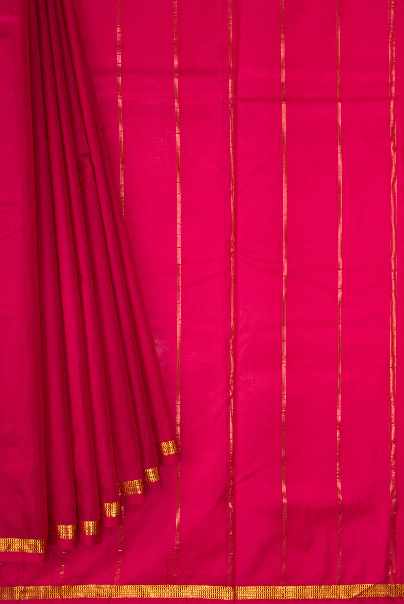 Pleats and pallu of Maroon Dual Tone Kanchipuram Silk Nine Yards Saree with Plain Body and Zari Border. 