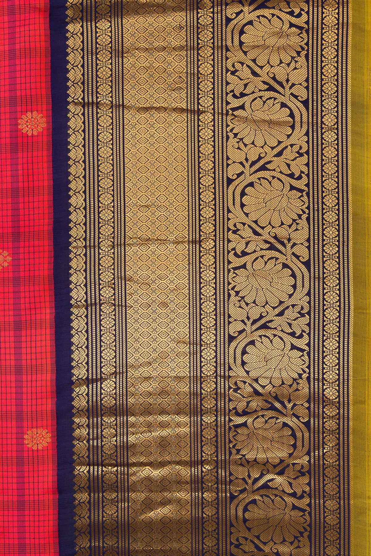 Border image of Dark Pink Dual Tone Gadwal Silk Saree with Zari Butta on the body and Zari Border. 