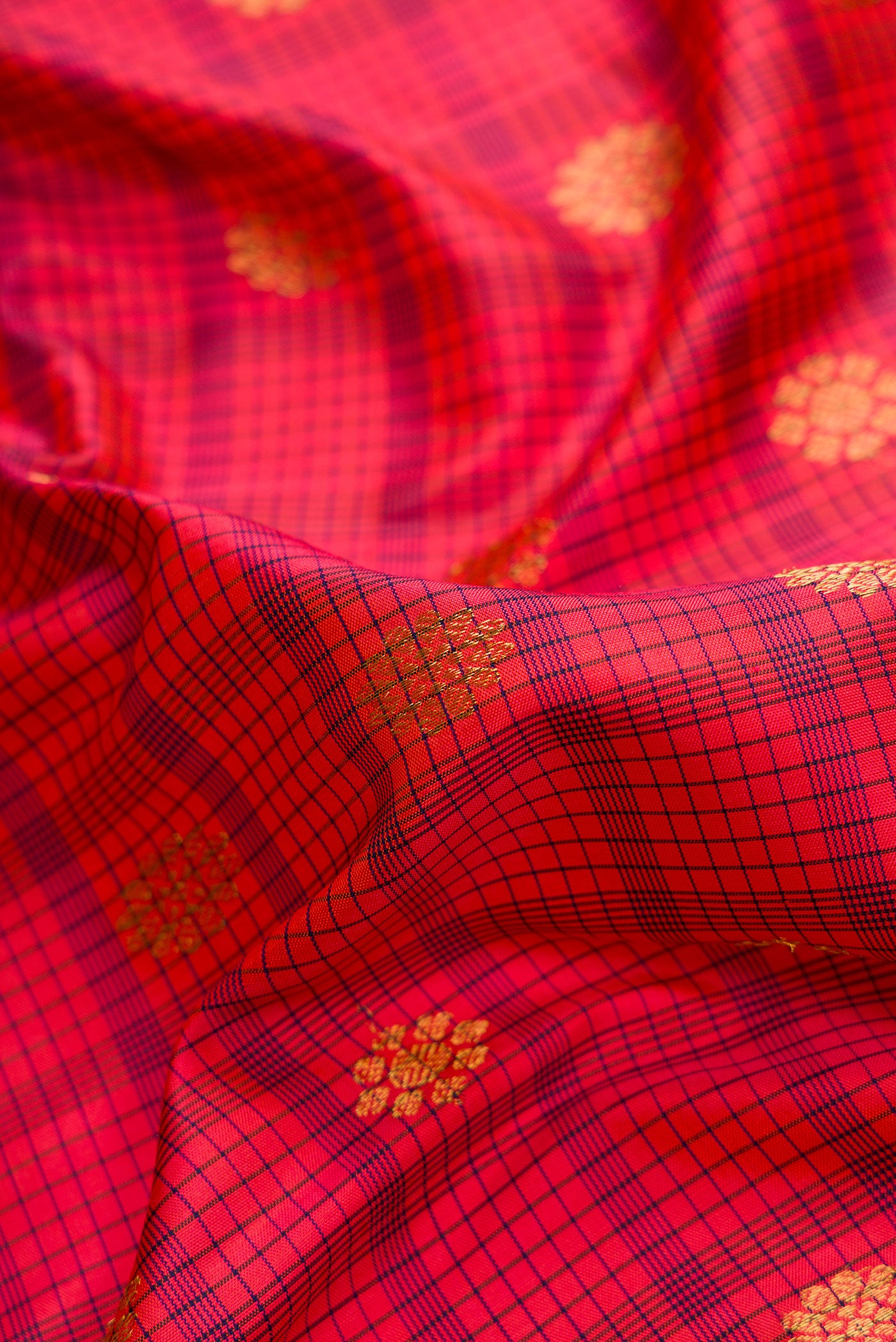 Close up of Dark Pink Dual Tone Gadwal Silk Saree with Zari Butta on the body and Zari Border.  displaying folds
