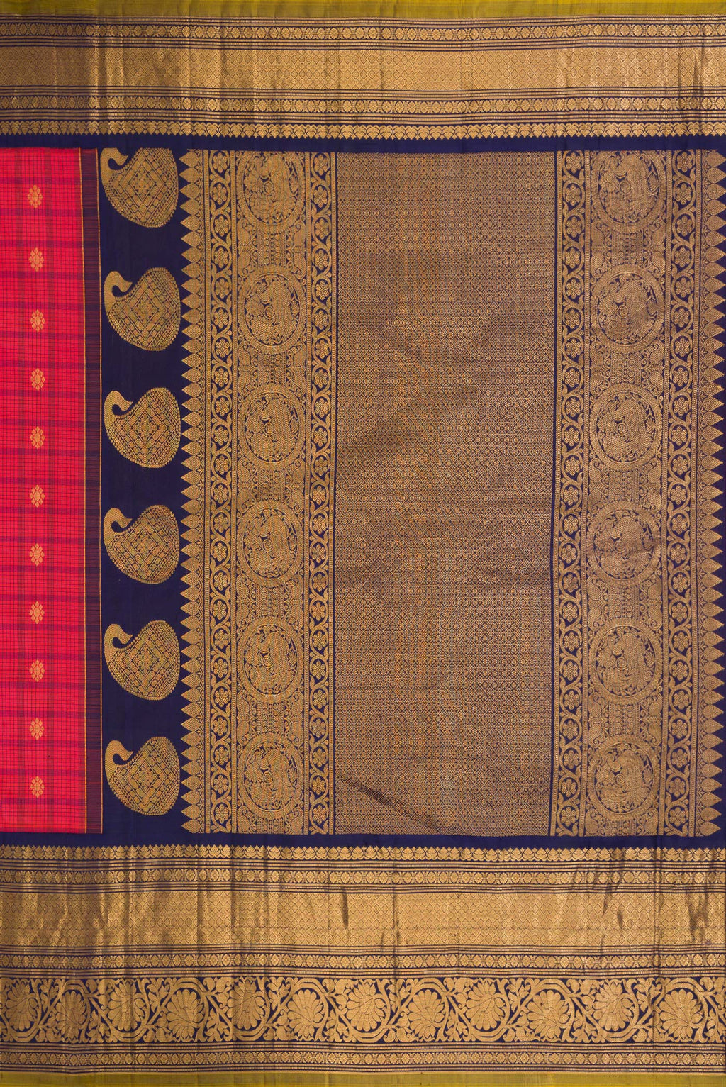 Close up image of the pallu of Dark Pink Dual Tone Gadwal Silk Saree with Zari Butta on the body and Zari Border. 