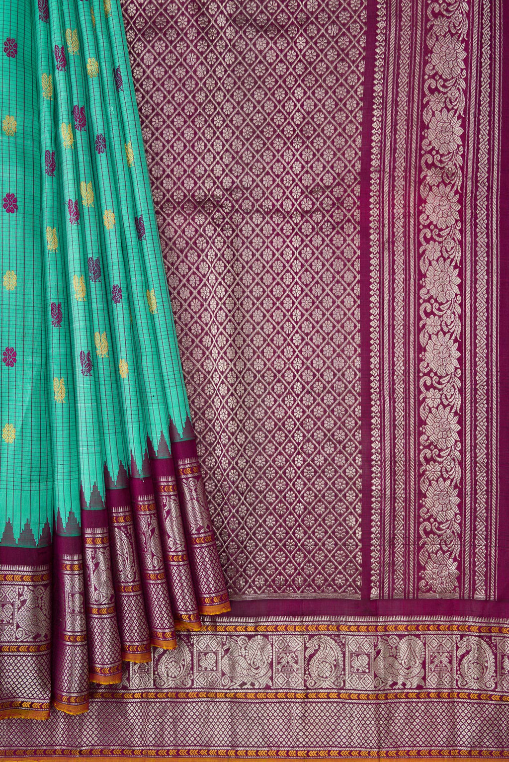 Pleats and pallu of Sea Green Dual Tone Gadwal Silk Saree with Checked design on the body and Zari Border. 