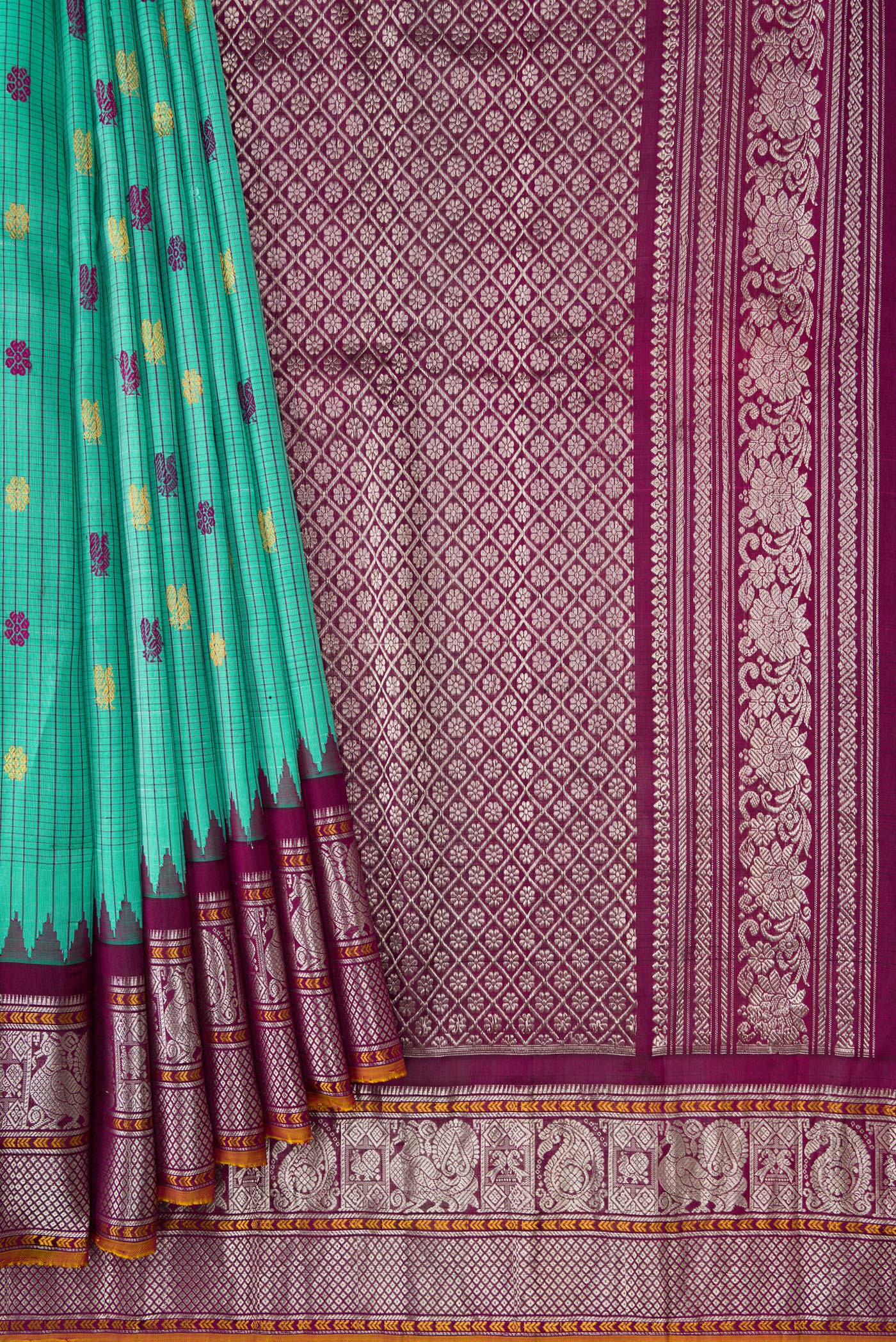 Pleats and pallu of Sea Green Dual Tone Gadwal Silk Saree with Checked design on the body and Zari Border. 