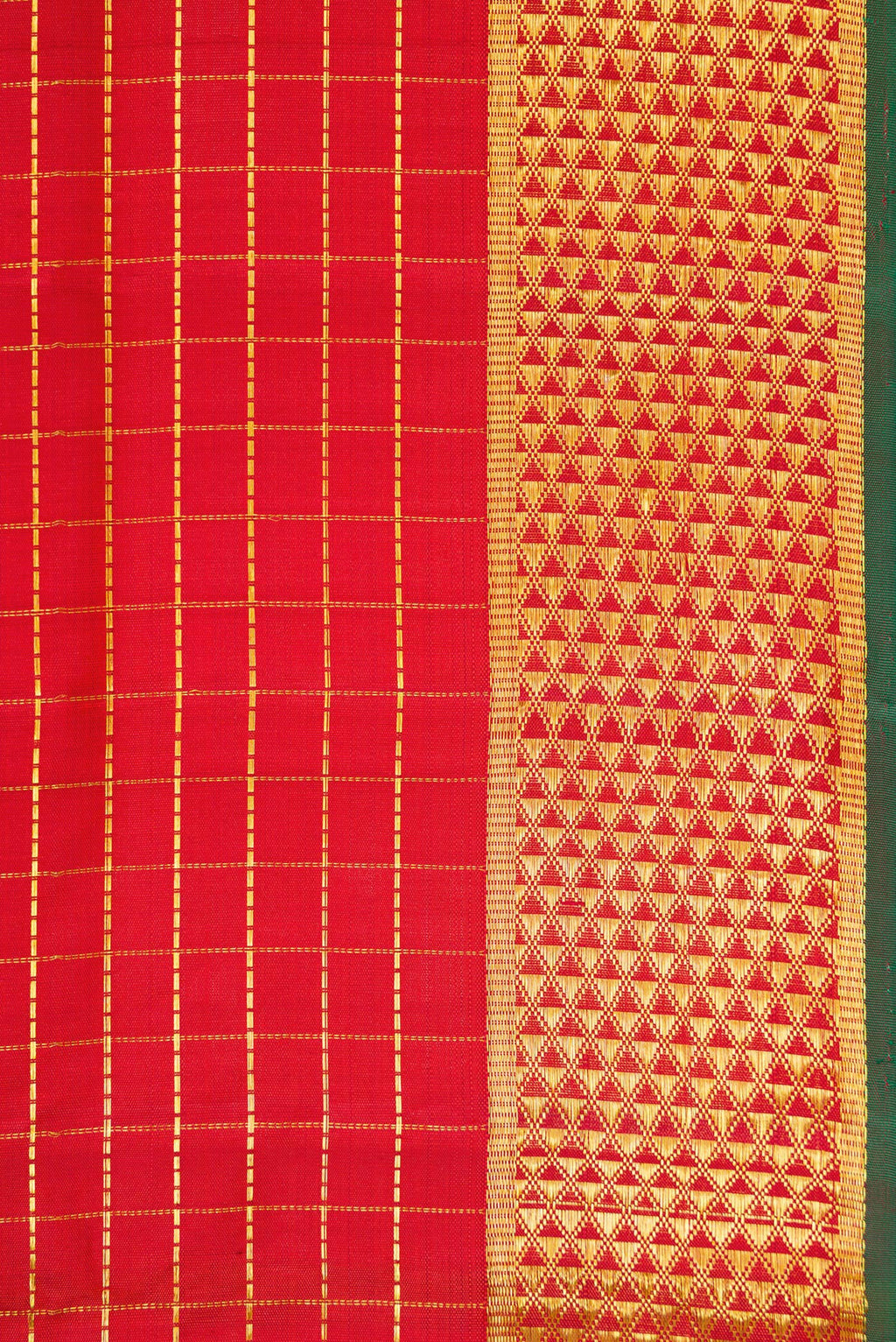 Border image of Red Dual Tone Kanchipuram Silk Nine Yards Saree with Checked design on the body and Zari Border. 