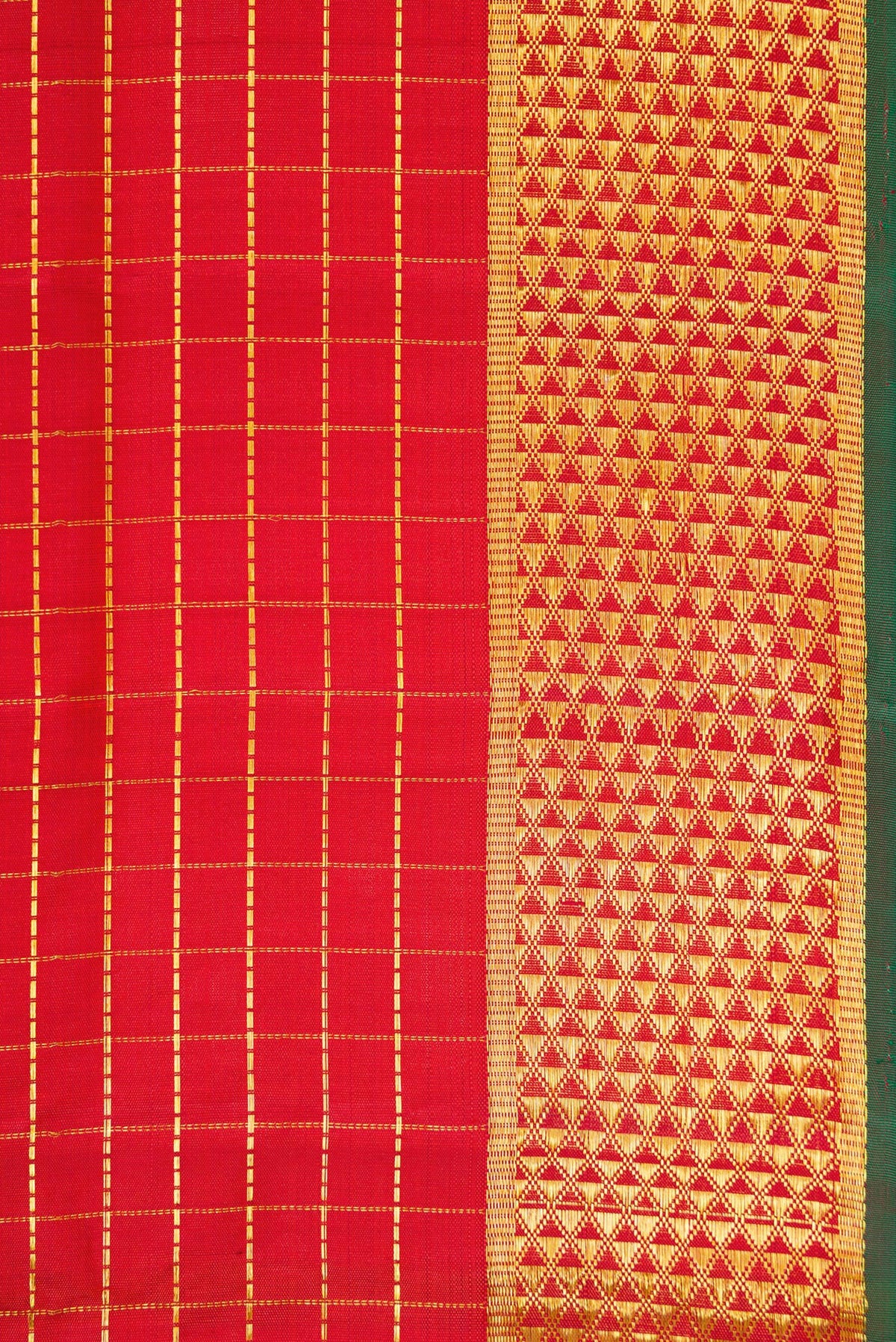 Border image of Red Dual Tone Kanchipuram Silk Nine Yards Saree with Checked design on the body and Zari Border. 