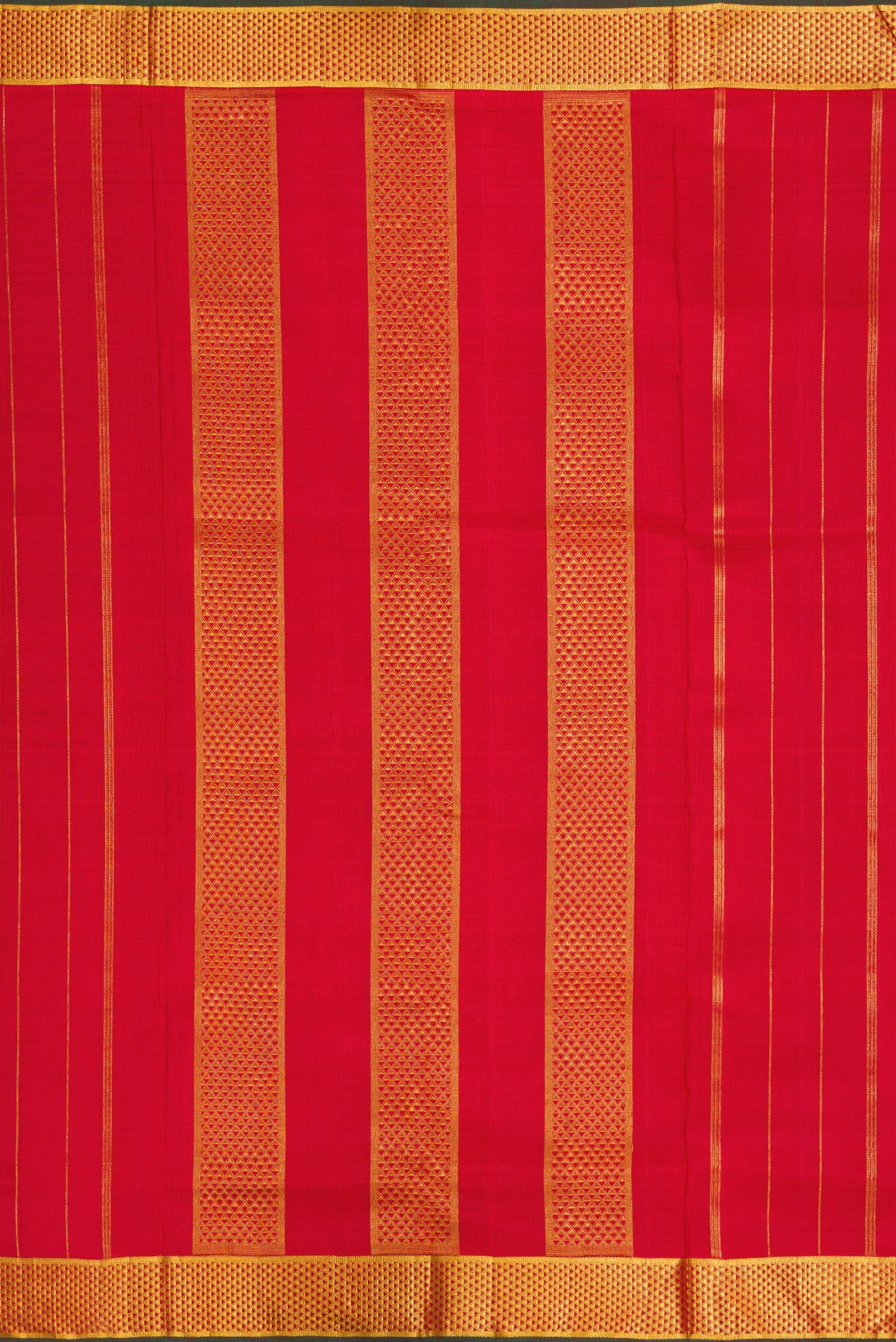 Close up image of the pallu of Red Dual Tone Kanchipuram Silk Nine Yards Saree with Checked design on the body and Zari Border. 