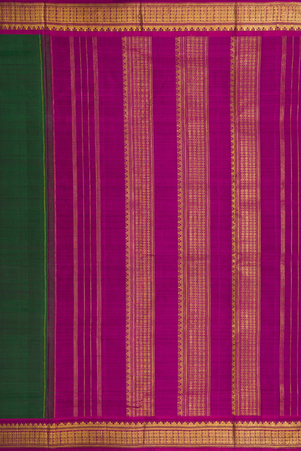 Close up image of the pallu of Pure Silk Pure Zari Bottle Green Dual Tone Kanjivaram Nine Yards Saree with Plain Body and Zari Border. 