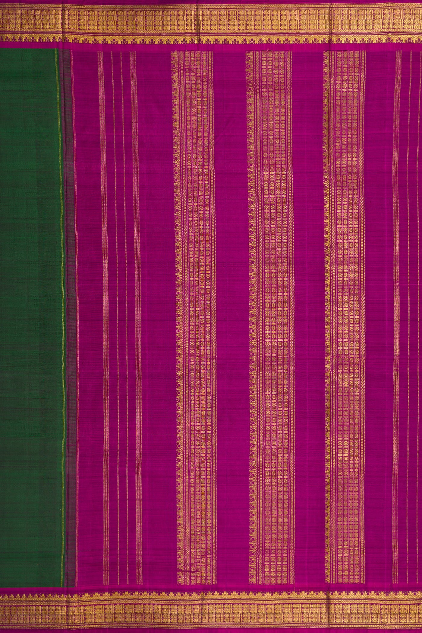 Close up image of the pallu of Pure Silk Pure Zari Bottle Green Dual Tone Kanjivaram Nine Yards Saree with Plain Body and Zari Border. 