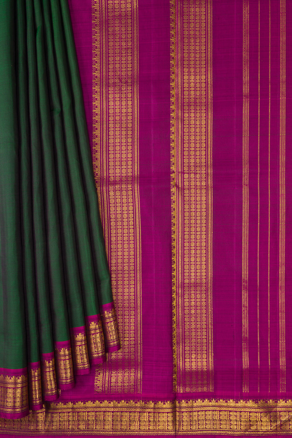 Pleats and pallu of Pure Silk Pure Zari Bottle Green Dual Tone Kanjivaram Nine Yards Saree with Plain Body and Zari Border. 
