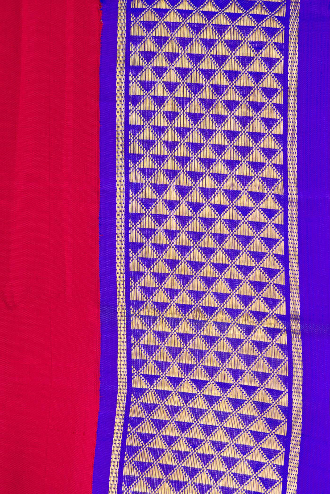 Border image of Pure Silk Pure Zari Maroon Dual Tone Kanjivaram Nine Yards Saree with Plain Body and Zari Border. 