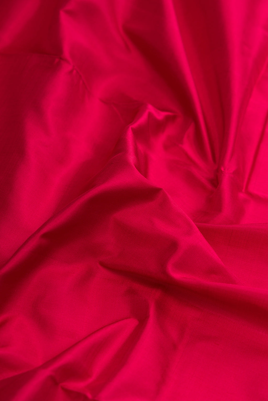 Close up of Pure Silk Pure Zari Maroon Dual Tone Kanjivaram Nine Yards Saree with Plain Body and Zari Border.  displaying folds
