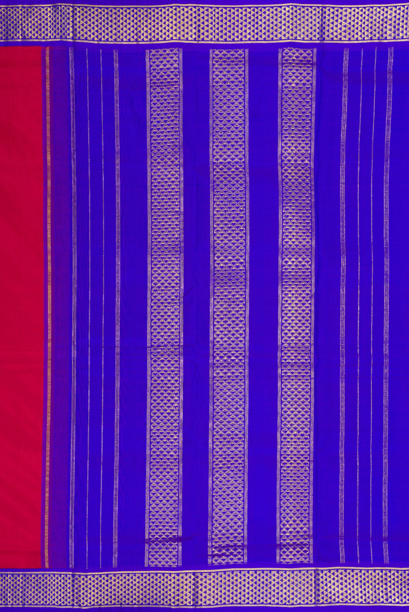 Close up image of the pallu of Pure Silk Pure Zari Maroon Dual Tone Kanjivaram Nine Yards Saree with Plain Body and Zari Border. 