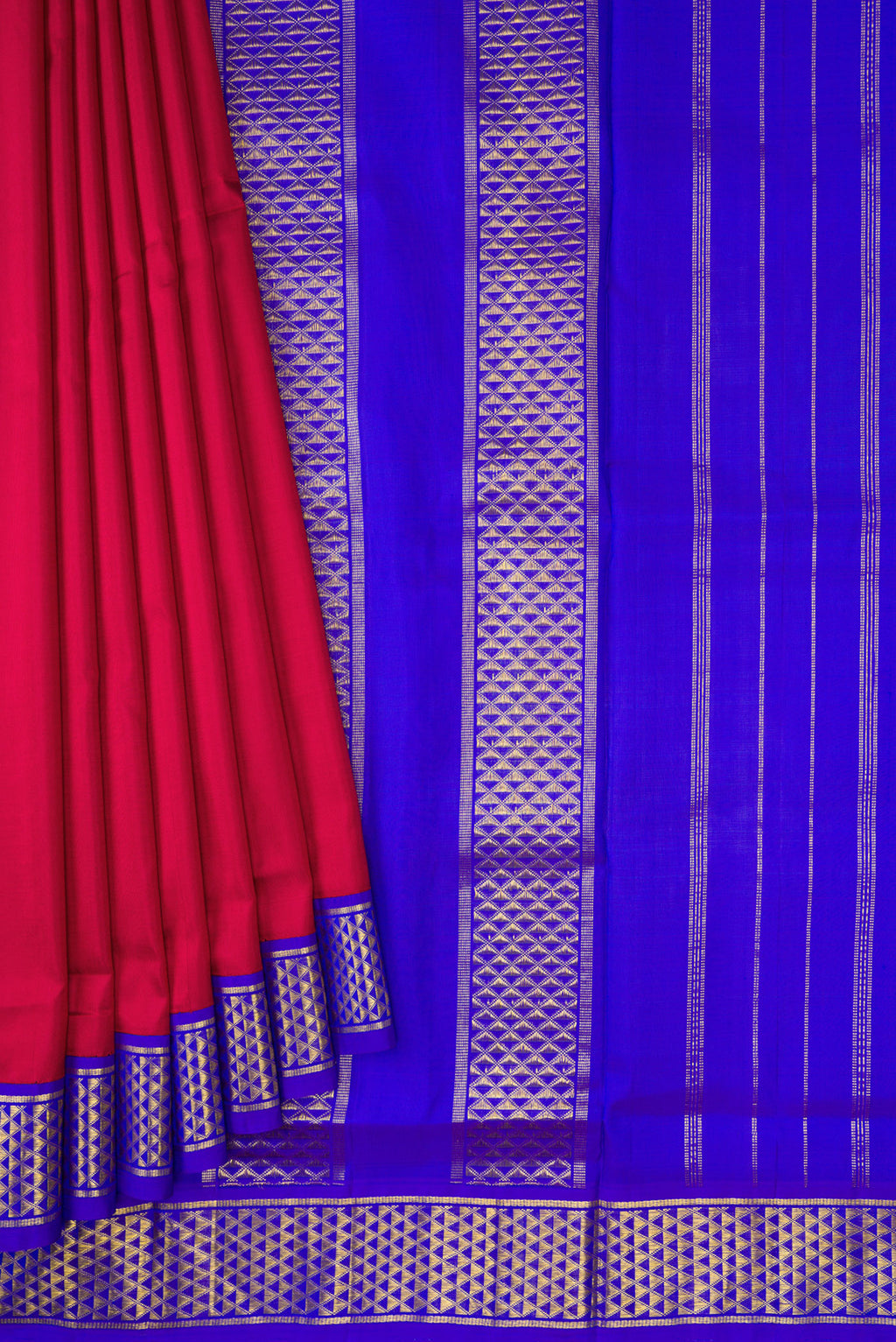 Pleats and pallu of Pure Silk Pure Zari Maroon Dual Tone Kanjivaram Nine Yards Saree with Plain Body and Zari Border. 
