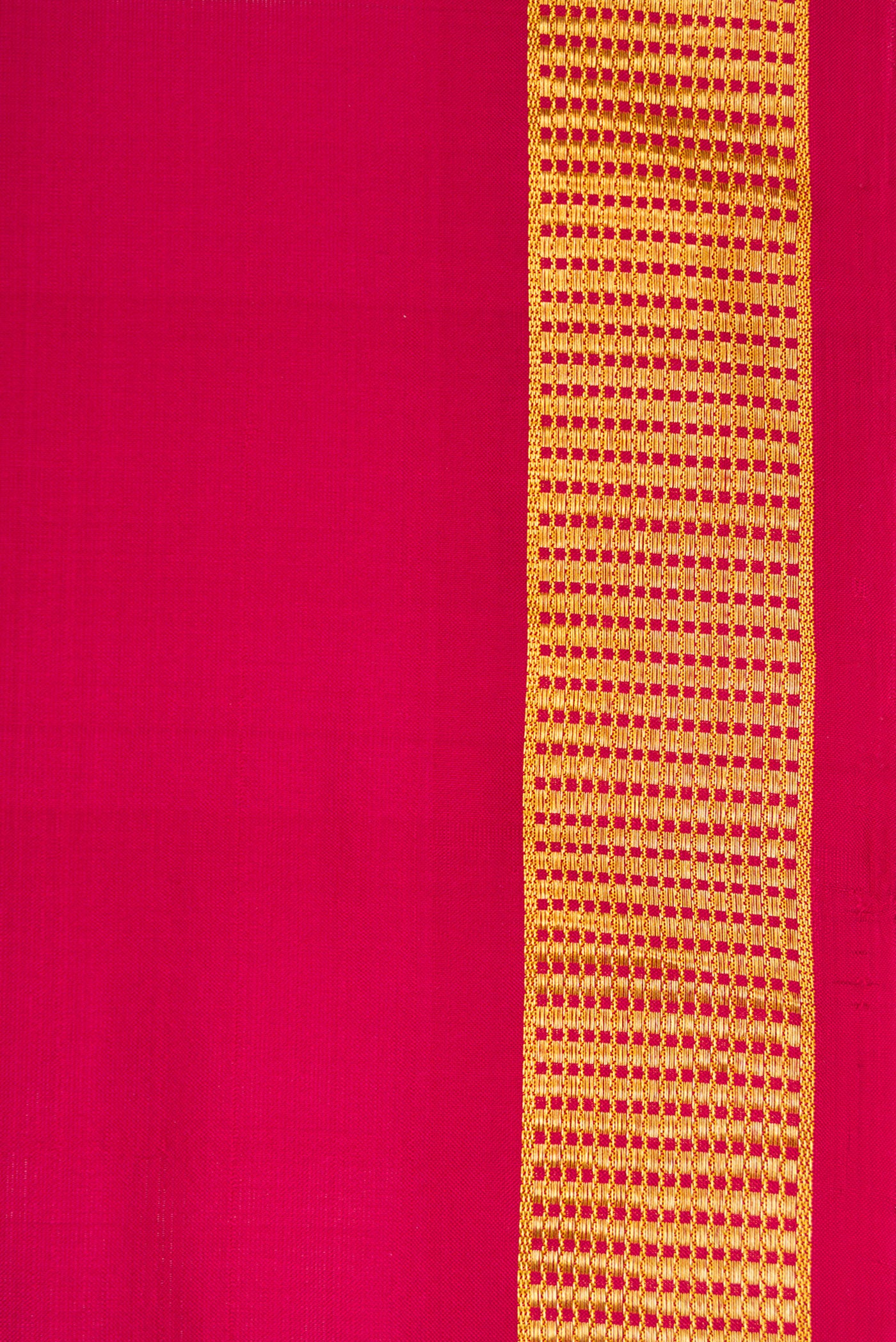 Border image of Magenta Dual Tone Kanjivaram Silk Nine Yards Saree with Plain Body and Zari Border. 