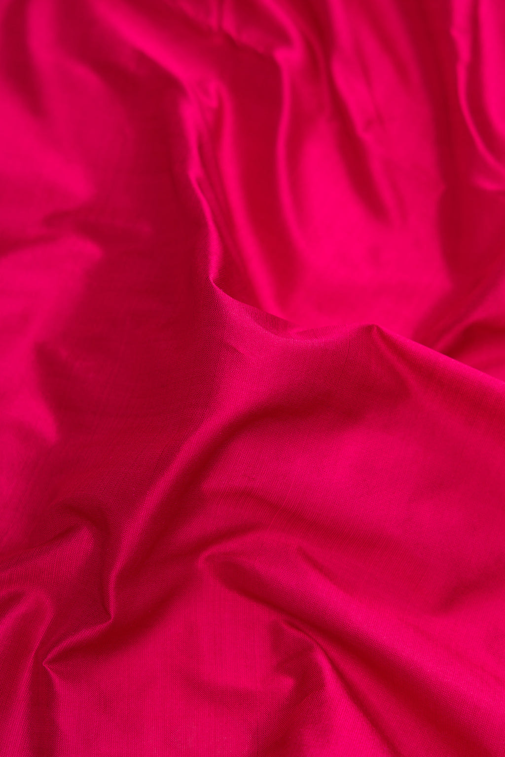Close up of Magenta Dual Tone Kanjivaram Silk Nine Yards Saree with Plain Body and Zari Border.  displaying folds