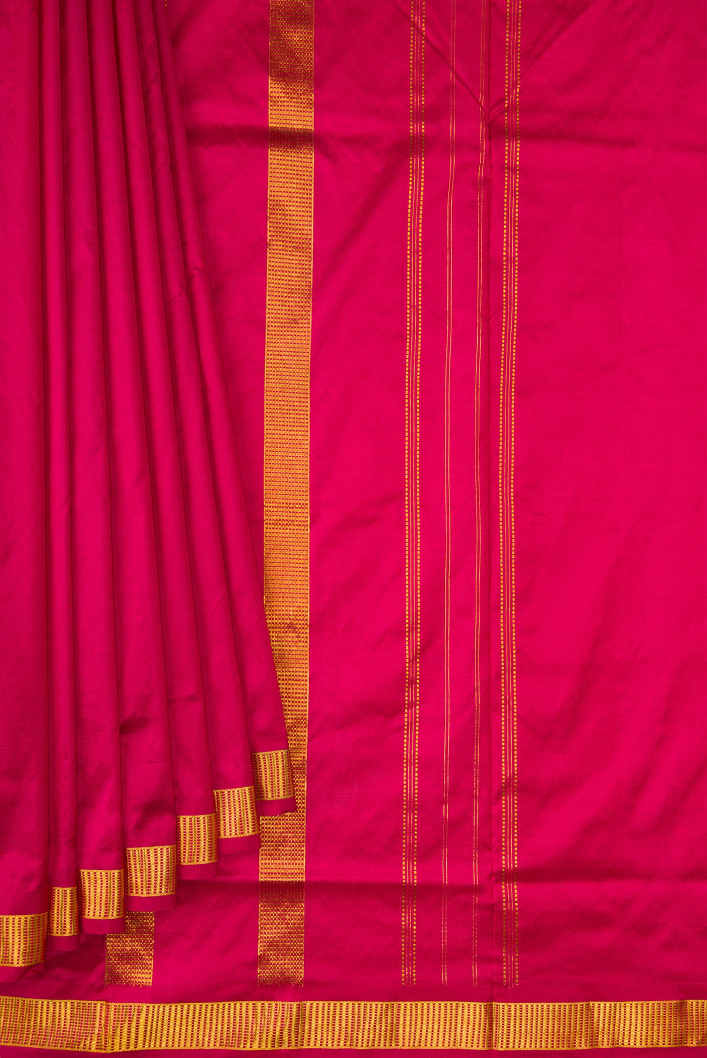 Pleats and pallu of Magenta Dual Tone Kanjivaram Silk Nine Yards Saree with Plain Body and Zari Border. 