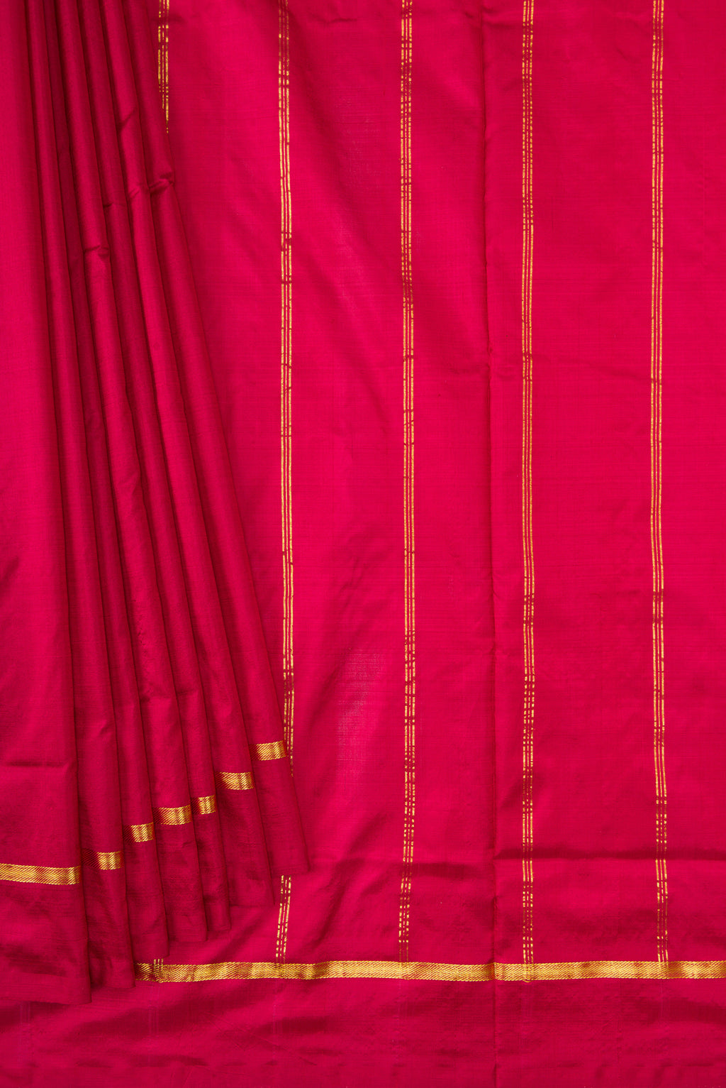 Pleats and pallu of Maroon Dual Tone Kanchipuram Silk Nine Yards Saree with Plain Body and Zari Border. 
