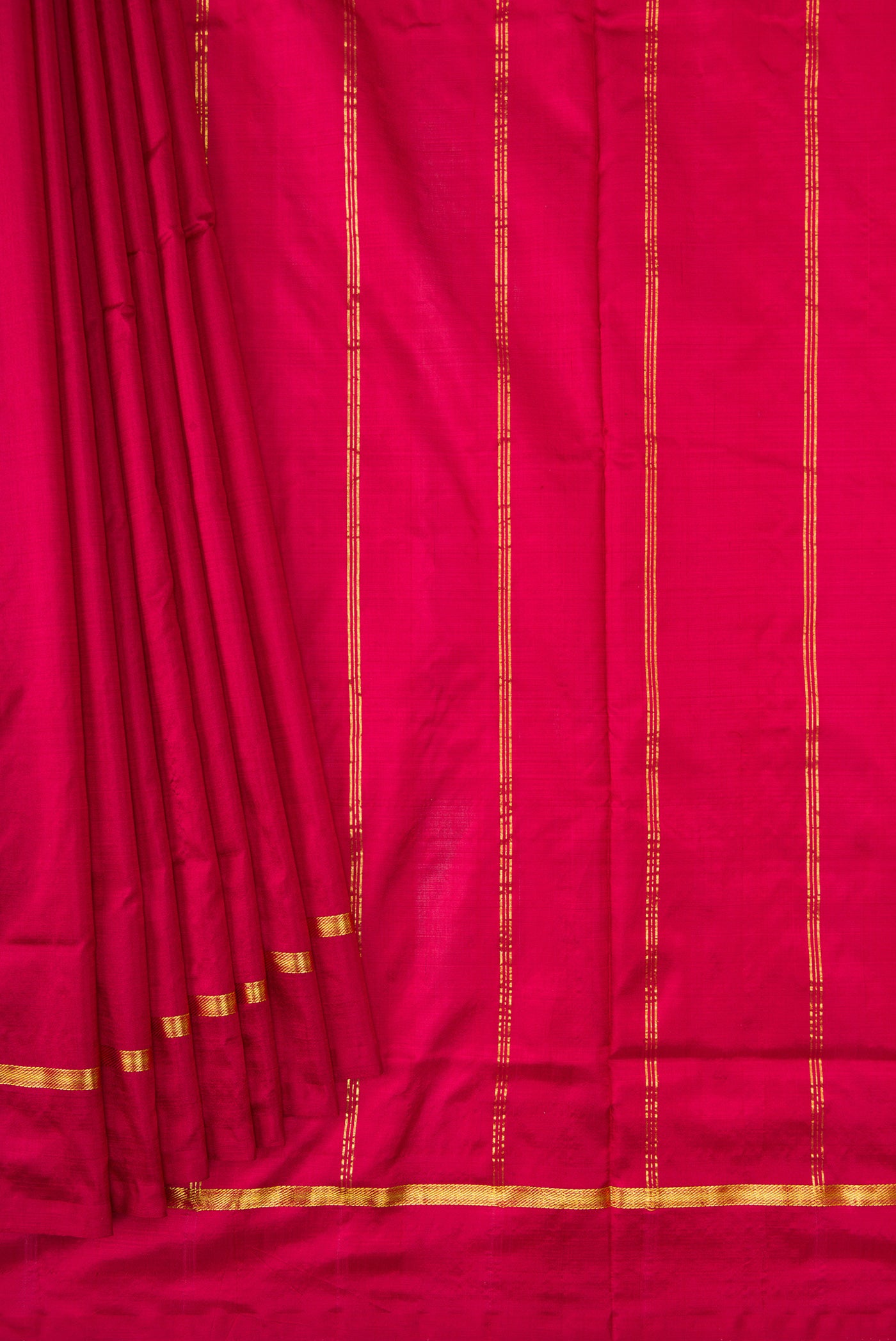 Pleats and pallu of Maroon Dual Tone Kanchipuram Silk Nine Yards Saree with Plain Body and Zari Border. 