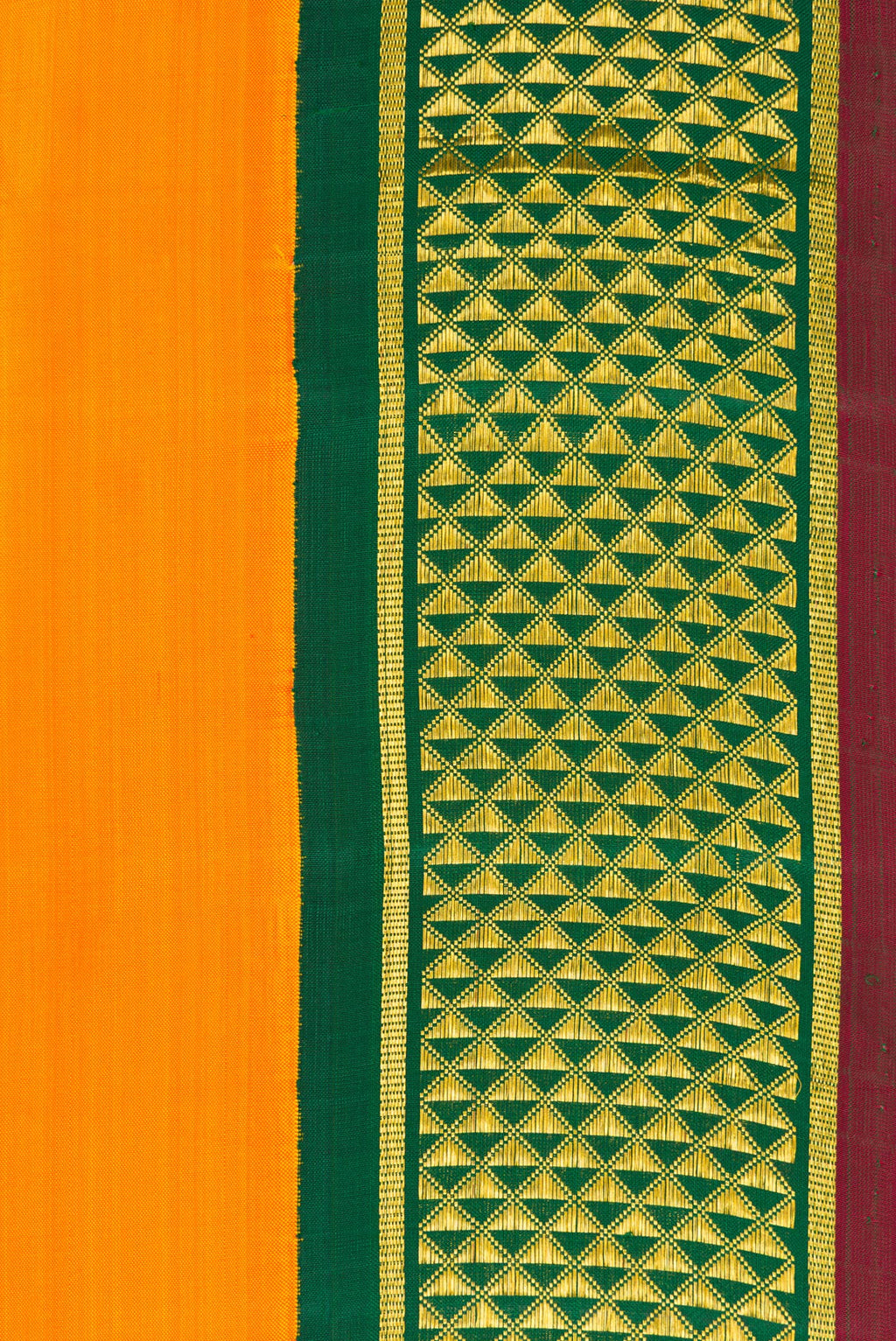 Border image of Pure Silk Pure Zari Yellow Dual Tone Kanchipuram Nine Yards Saree with Plain Body and Zari Border. 
