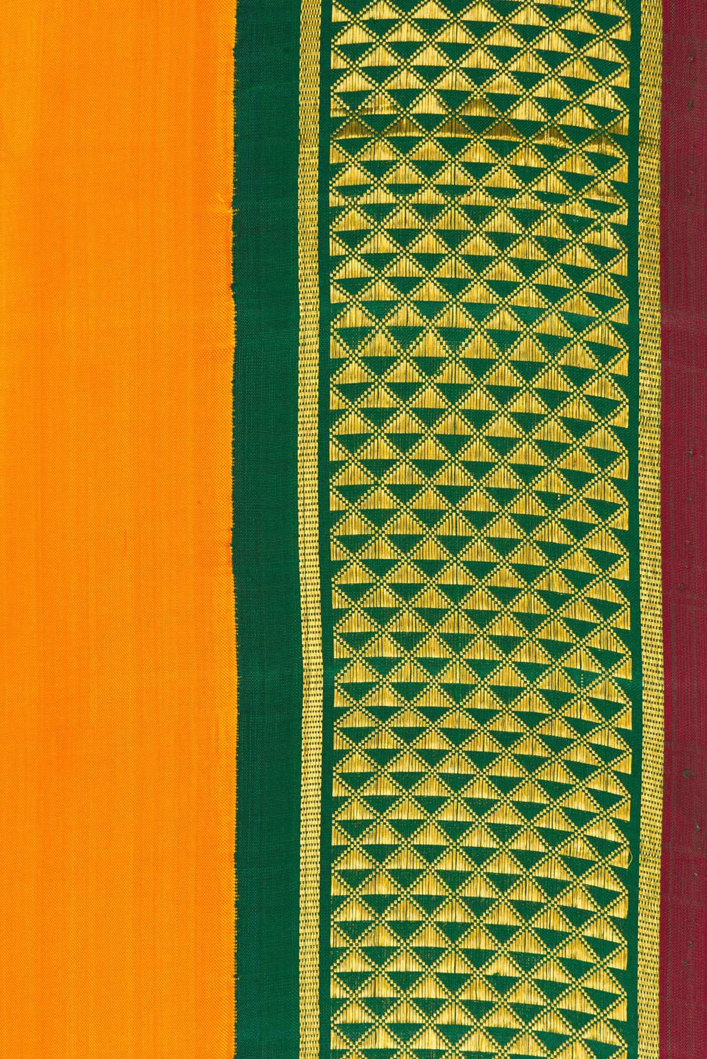 Border image of Pure Silk Pure Zari Yellow Dual Tone Kanchipuram Nine Yards Saree with Plain Body and Zari Border. 