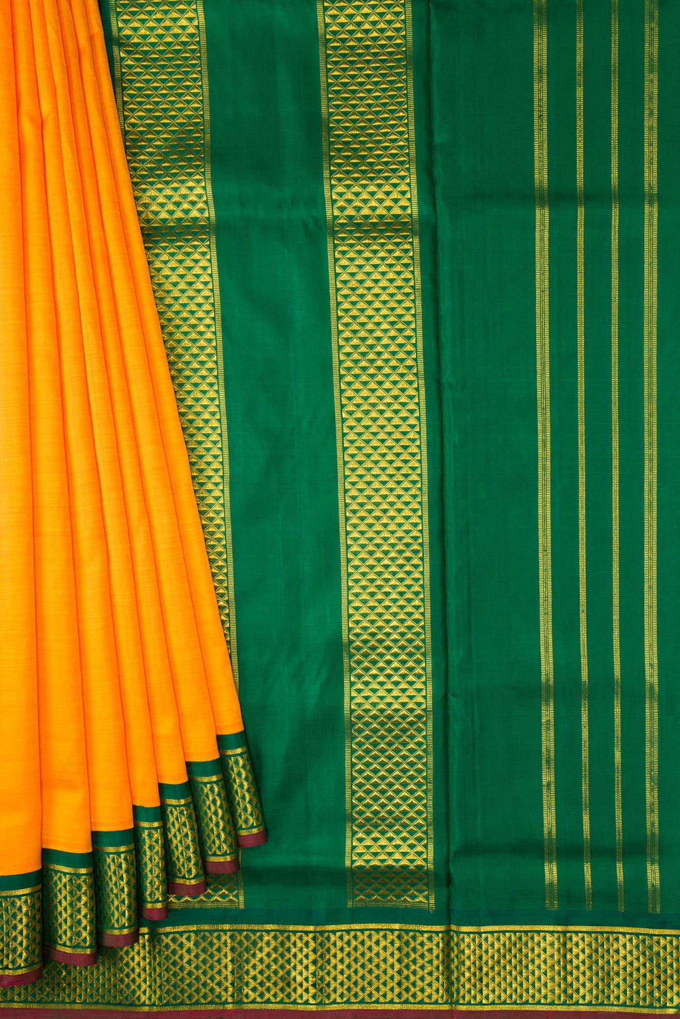 Pleats and pallu of Pure Silk Pure Zari Yellow Dual Tone Kanchipuram Nine Yards Saree with Plain Body and Zari Border. 