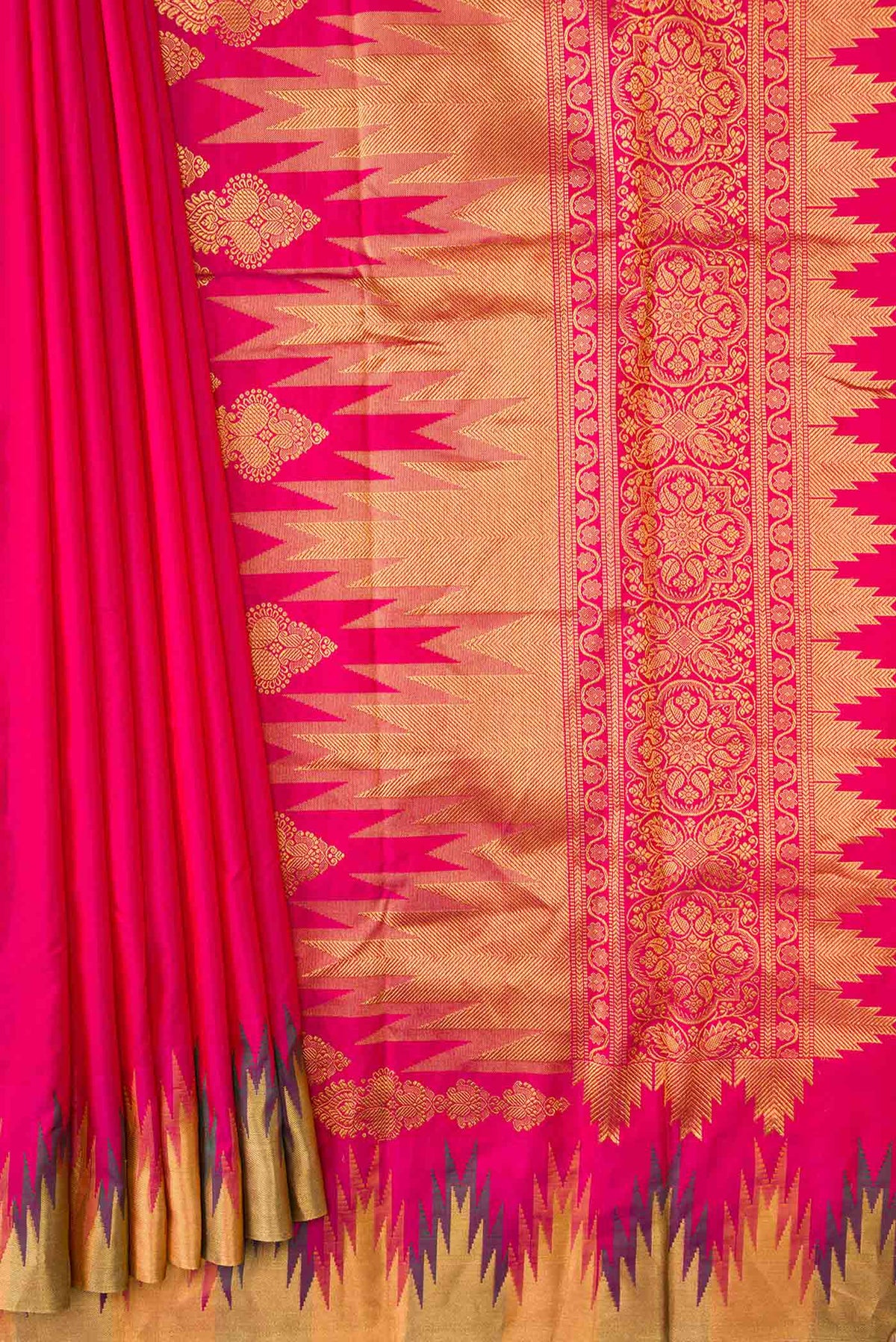 Pleats and pallu of Pink Bangalore Silk Saree with Plain Body and Temple Border