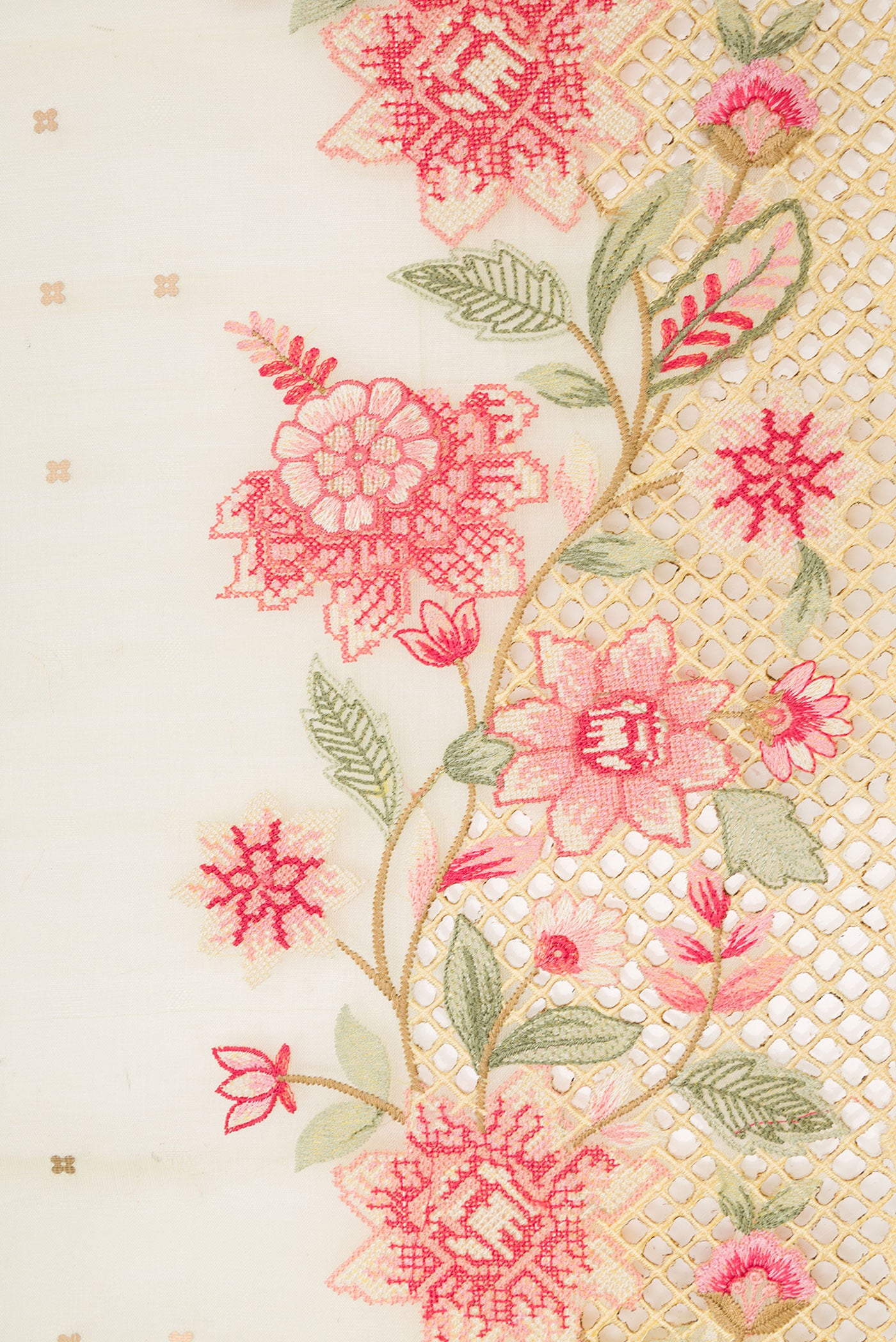 Border image of Lemon Yellow Dual Tone Organza Silk Saree with Embroidery on the body and Embroidery Border. 