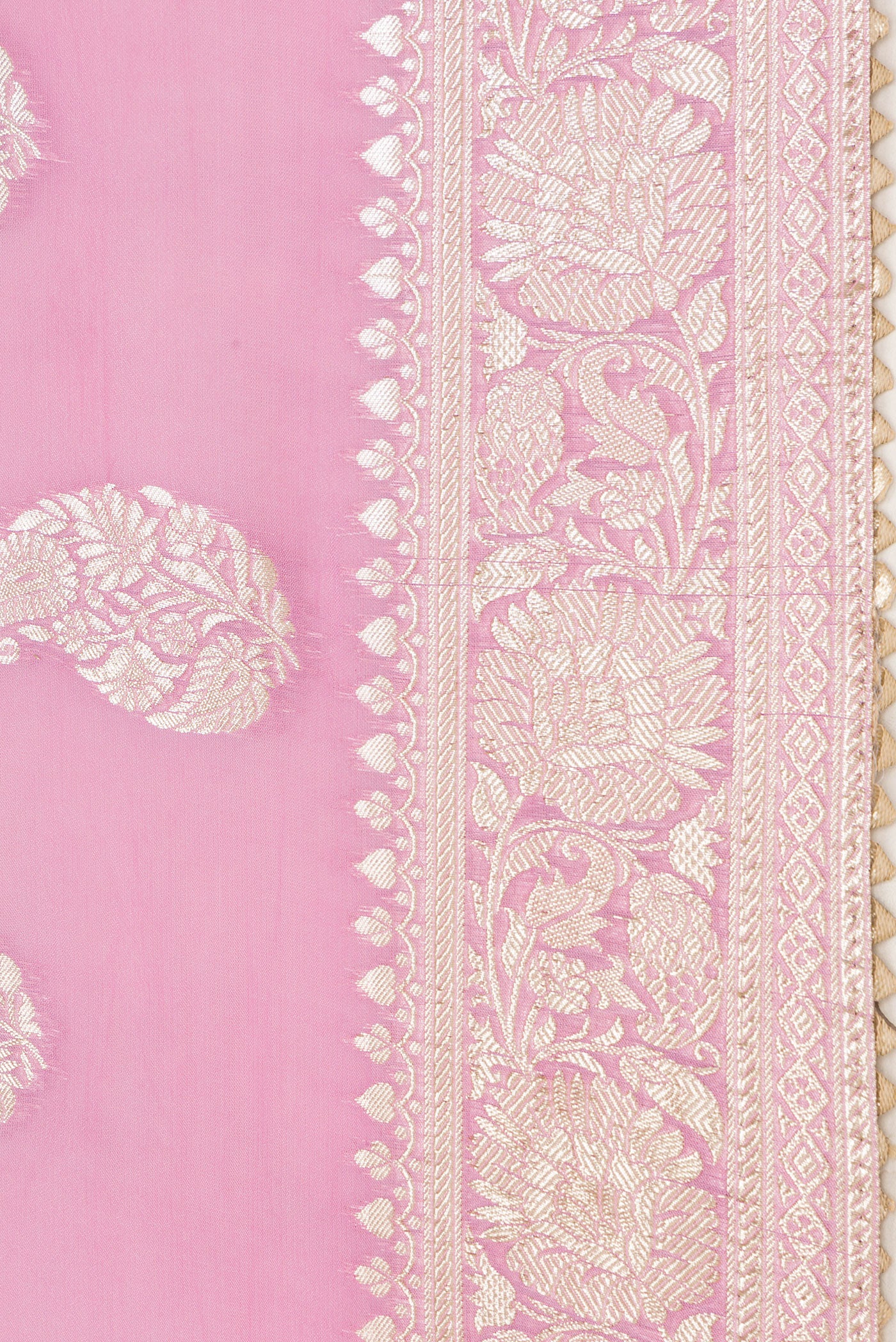 Border image of Pink and Lavender Color Blended Mysore Georgette Saree with Zari Butta on the body and Zari Border. 