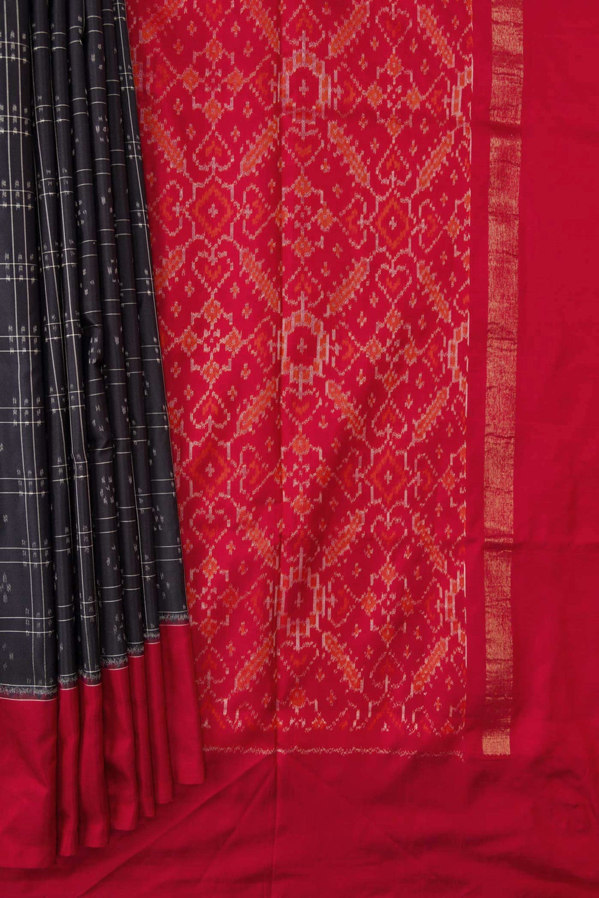 Pleats and pallu of Black Dual Tone Double Ikat Saree with Ikat Print on the body and Plain Border