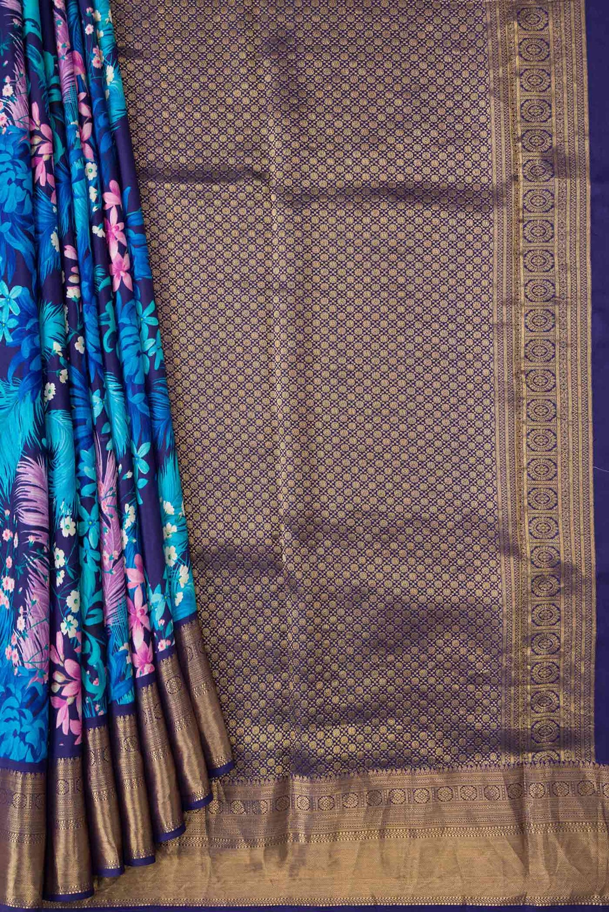 Pleats and pallu of Blue Dual Tone Kanchipuram Silk SareePrinted design on the body and Zari Border
