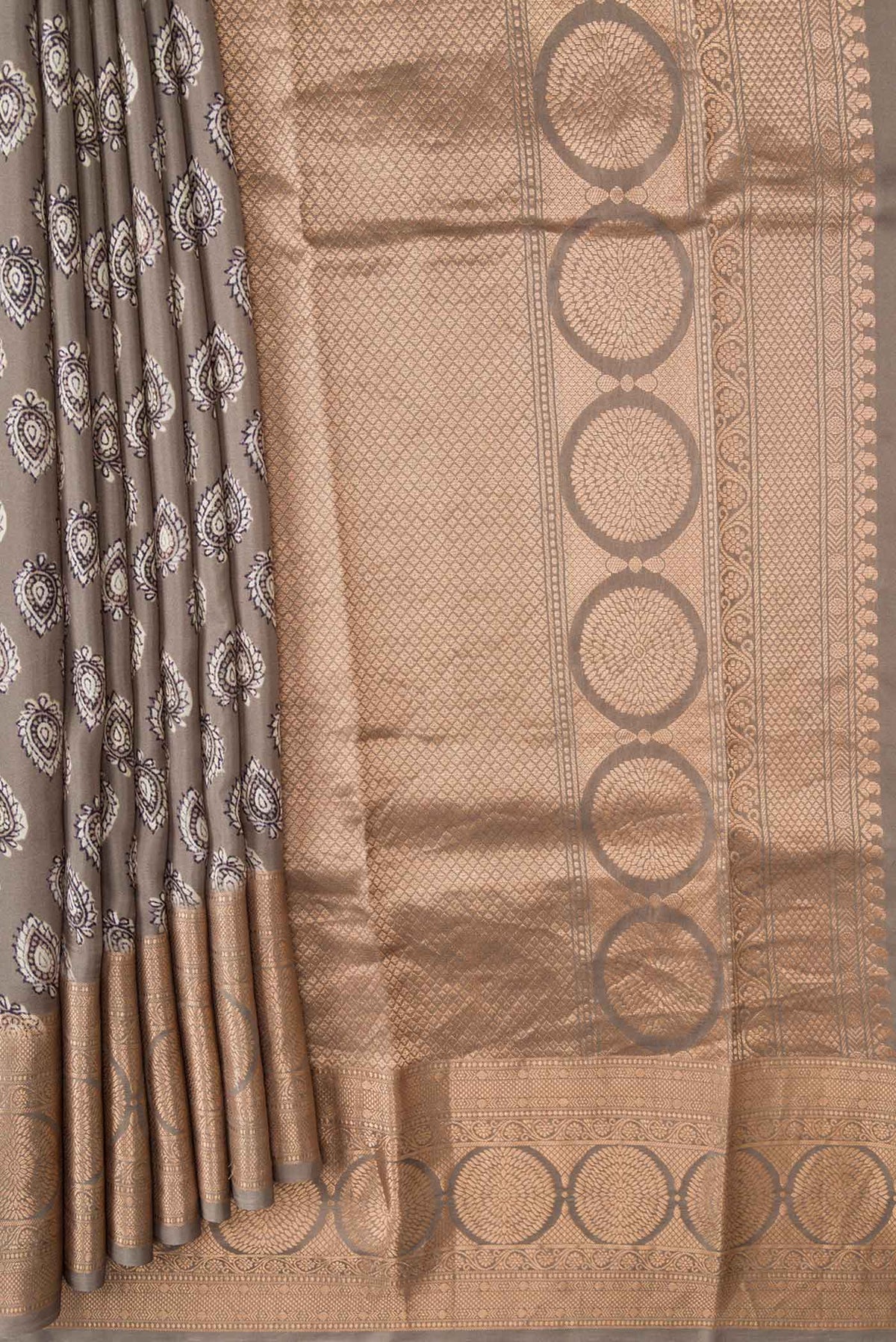 Pleats and pallu of Grey Dual Tone Kanchipuram Silk Saree with Printed design on the body and Temple Border