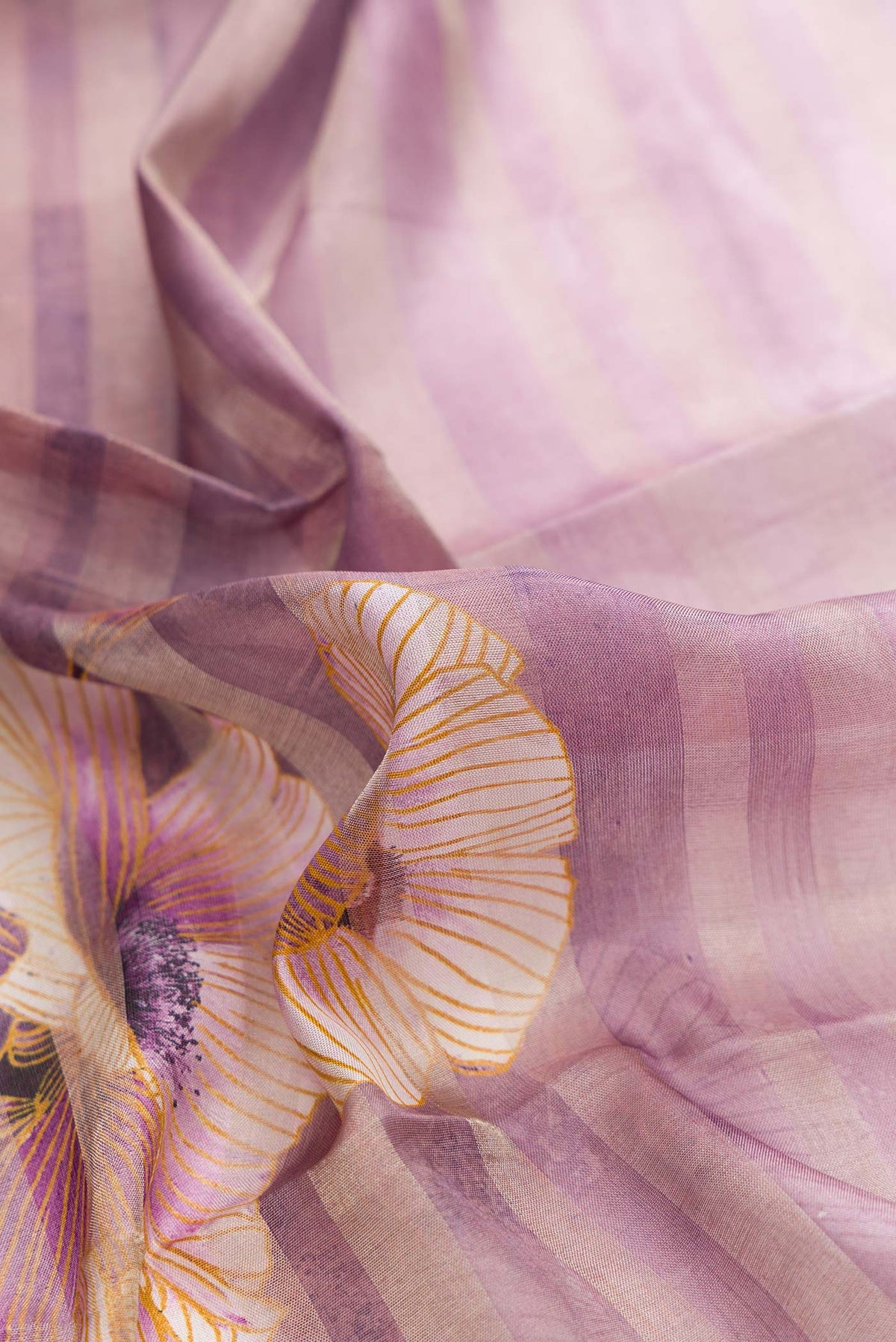Close up of Lavender Dual Tone Mysore Georgette Saree with Printed design on the body and Zari Border displaying folds