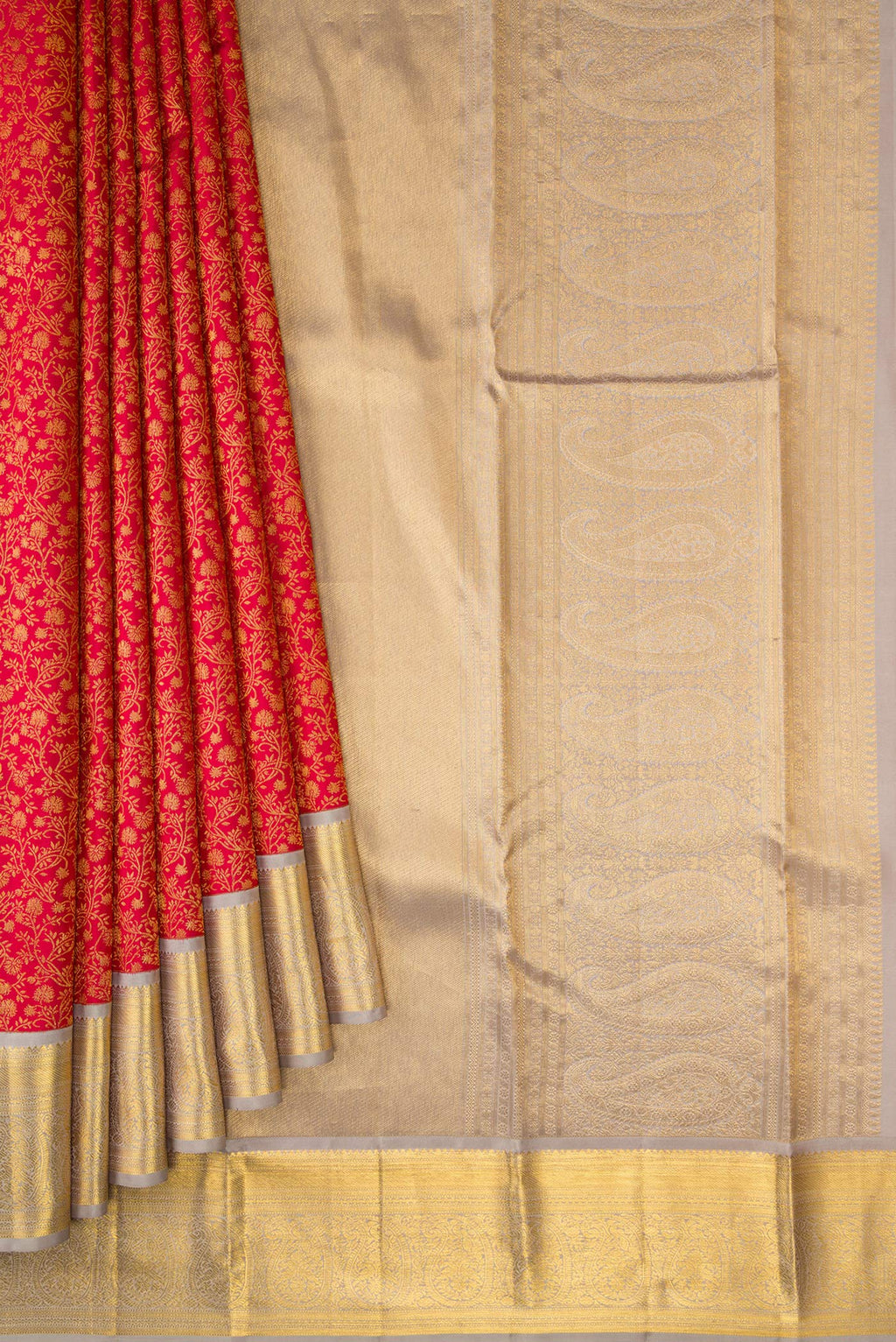 Pleats and pallu of Red Dual Tone Kanjivaram Silk Saree with Zari Brocade on the body and Zari Border. 
