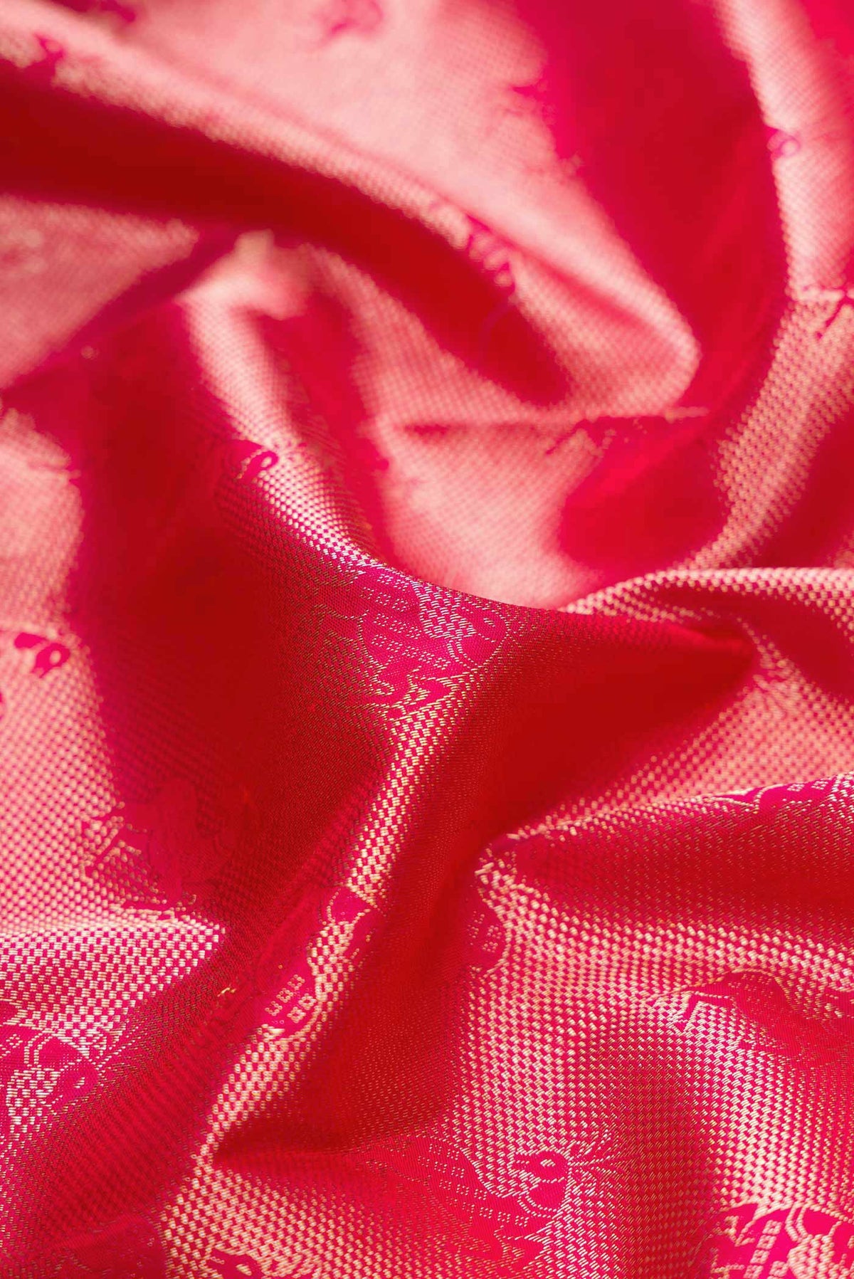 Close up of Dark Pink Dual Tone Kanchipuram Silk Saree with Zari Brocade on the body and Zari Border displaying folds