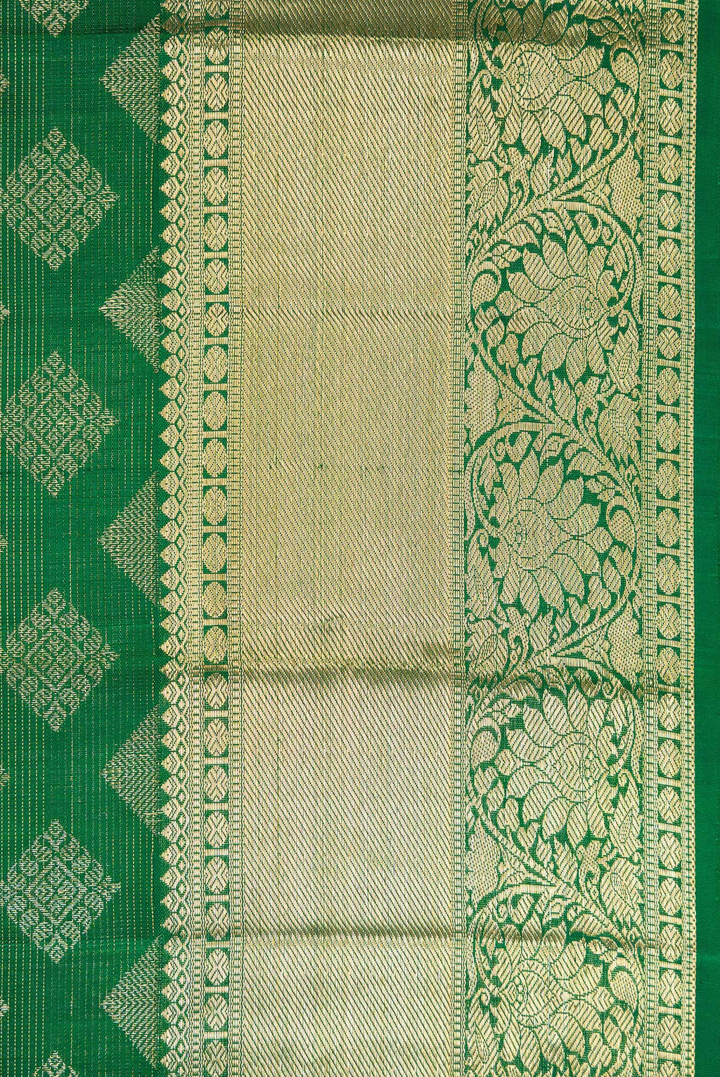 Border image of Green Dual Tone Kanchipuram Silk Saree with Zari Brocade on the body and Zari Border. 