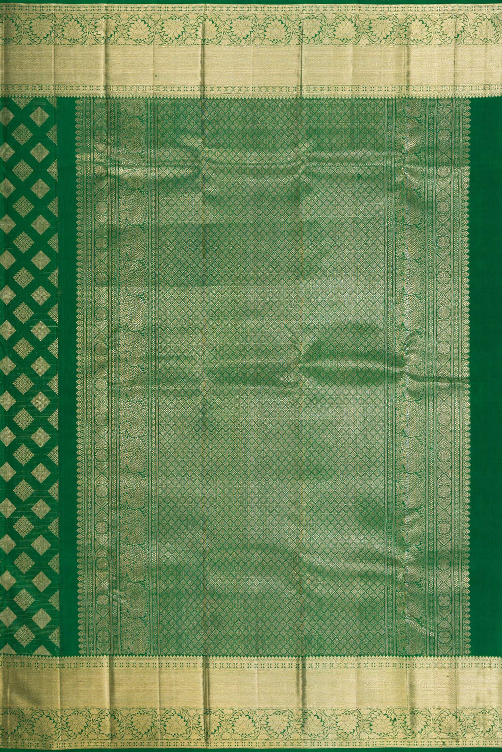 Close up image of the pallu of Green Dual Tone Kanchipuram Silk Saree with Zari Brocade on the body and Zari Border. 