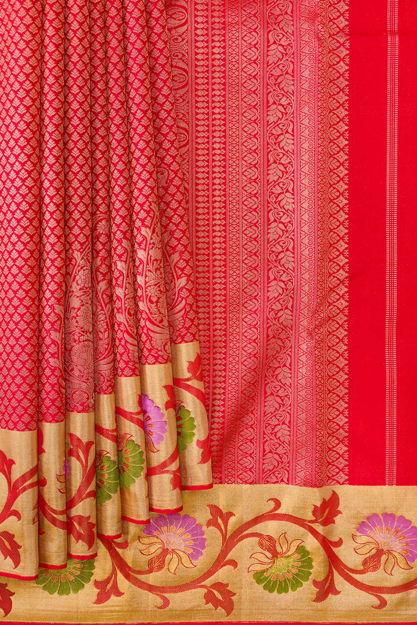 Pleats and pallu of Red Dual Tone Kanjivaram Silk Saree with Zari Brocade on the body and Fancy Border. 