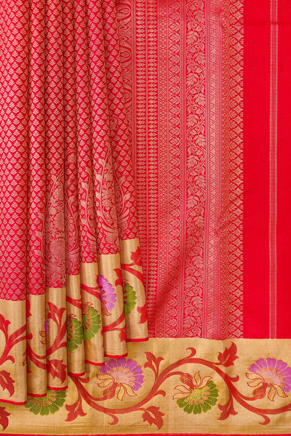 Pleats and pallu of Red Dual Tone Kanjivaram Silk Saree with Zari Brocade on the body and Fancy Border. 