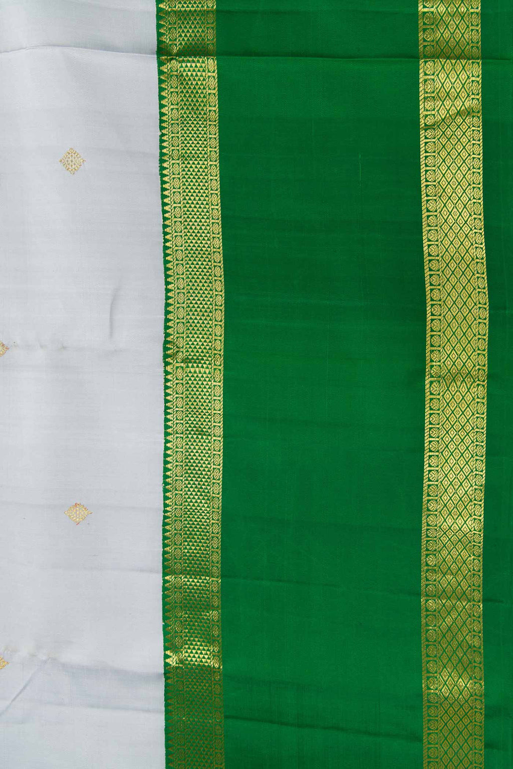 Border image of Grey Dual Tone Kanjivaram Silk Saree with Zari Butta on the body and Zari Border. 