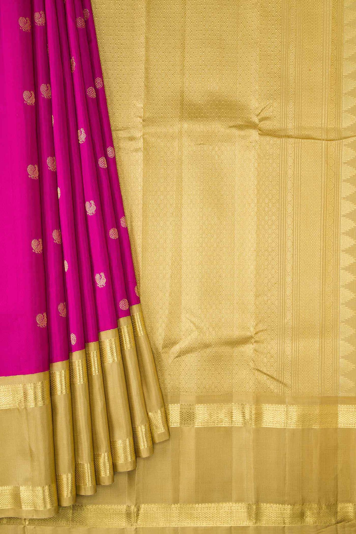 Pleats and pallu of Pink Dual Tone Kanchipuram Silk Saree with Zari Butta on the body and Zari Border