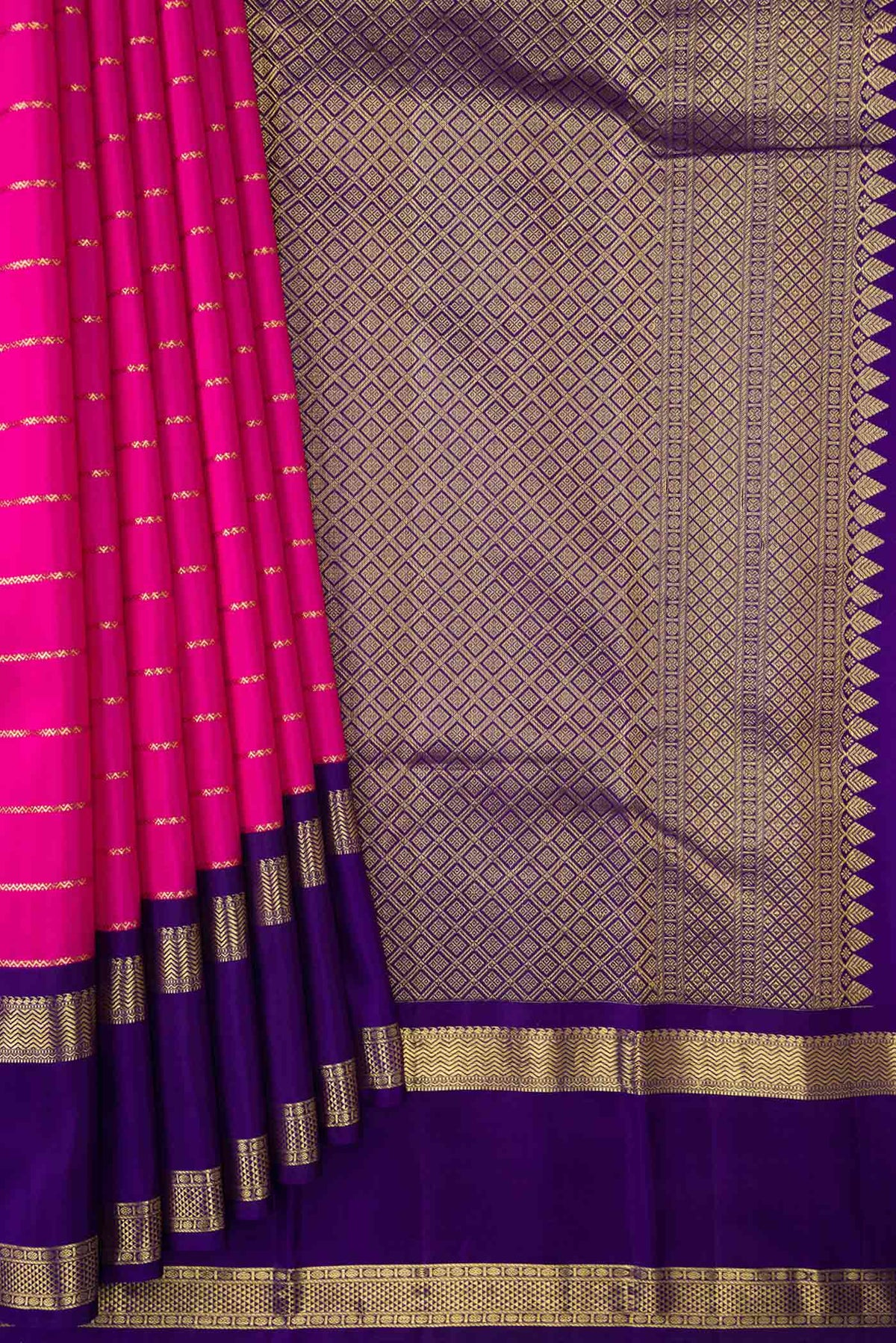 Pleats and pallu of Pink Dual Tone Kanchipuram Silk Saree with Veldhari on the body and Zari Border