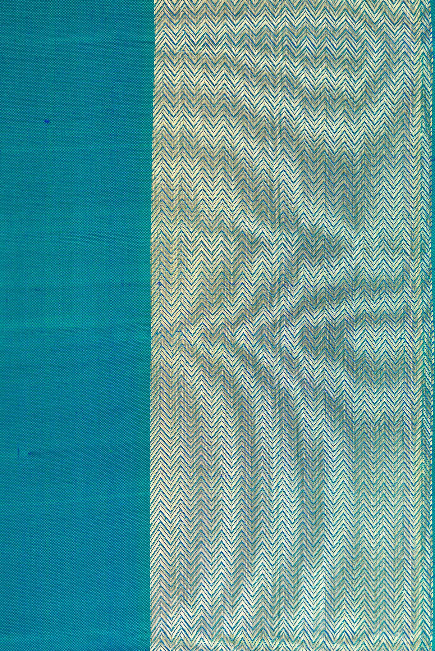 Border image of Peacock Blue Dual Tone Kanjivaram Silk Nine Yards Saree with Plain Body and Zari Border. 