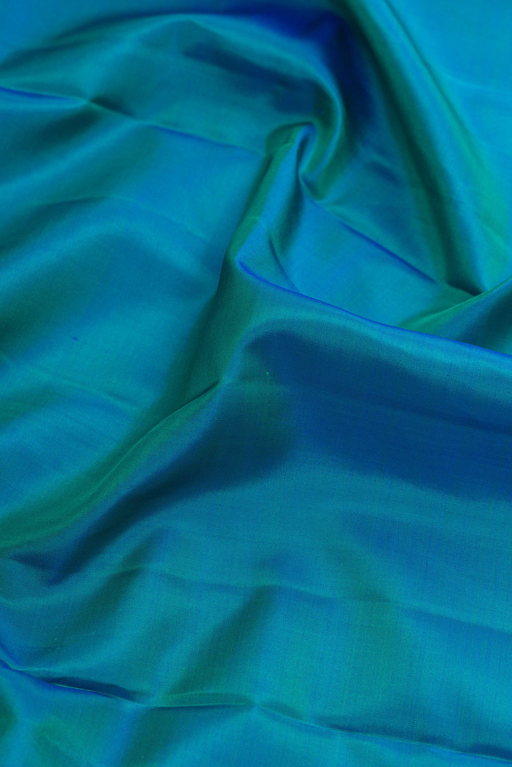 Close up of Peacock Blue Dual Tone Kanjivaram Silk Nine Yards Saree with Plain Body and Zari Border.  displaying folds