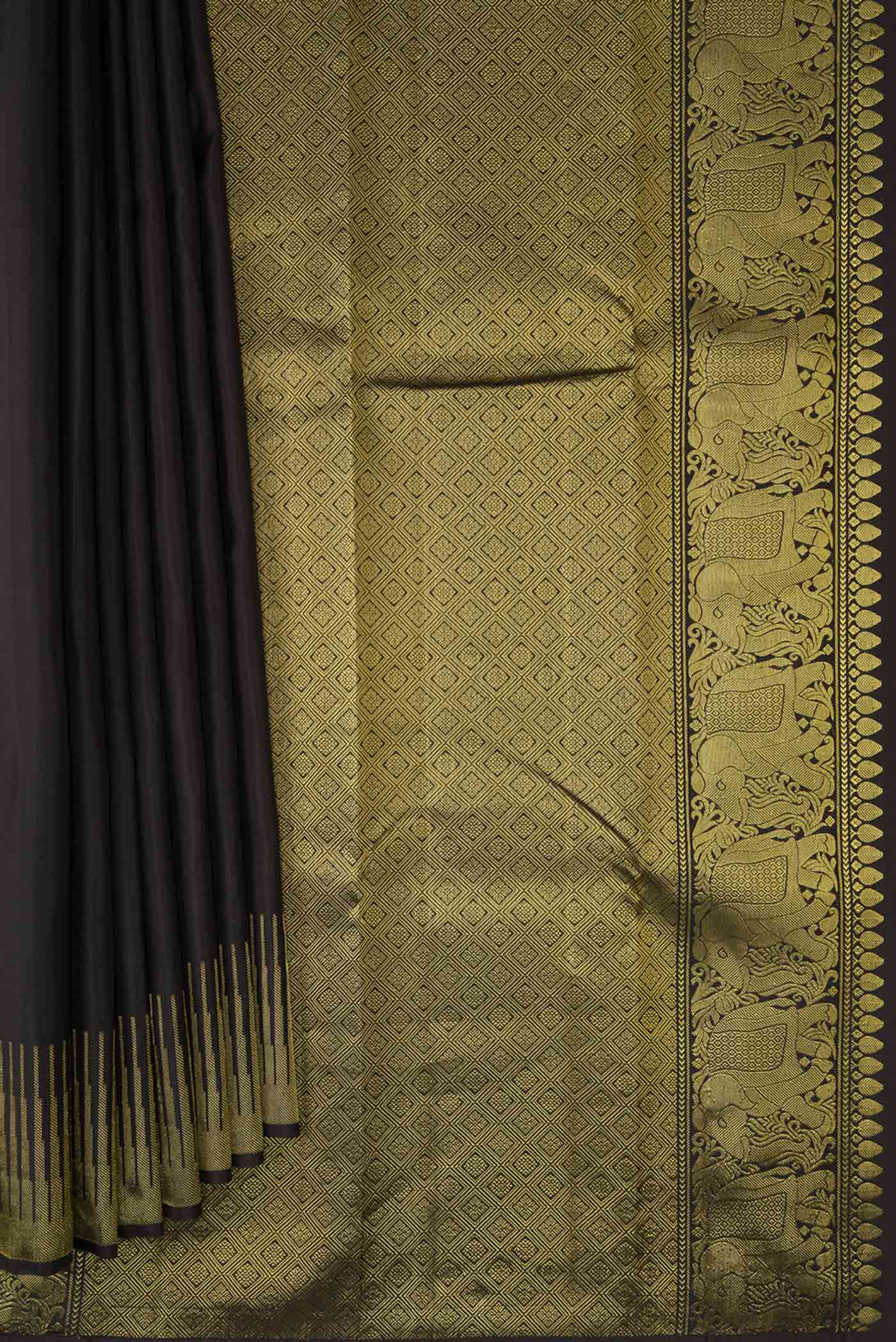 Pleats and pallu of Black Dual Tone Kanchipuram Silk Saree with Plain Body and Fancy Border. 