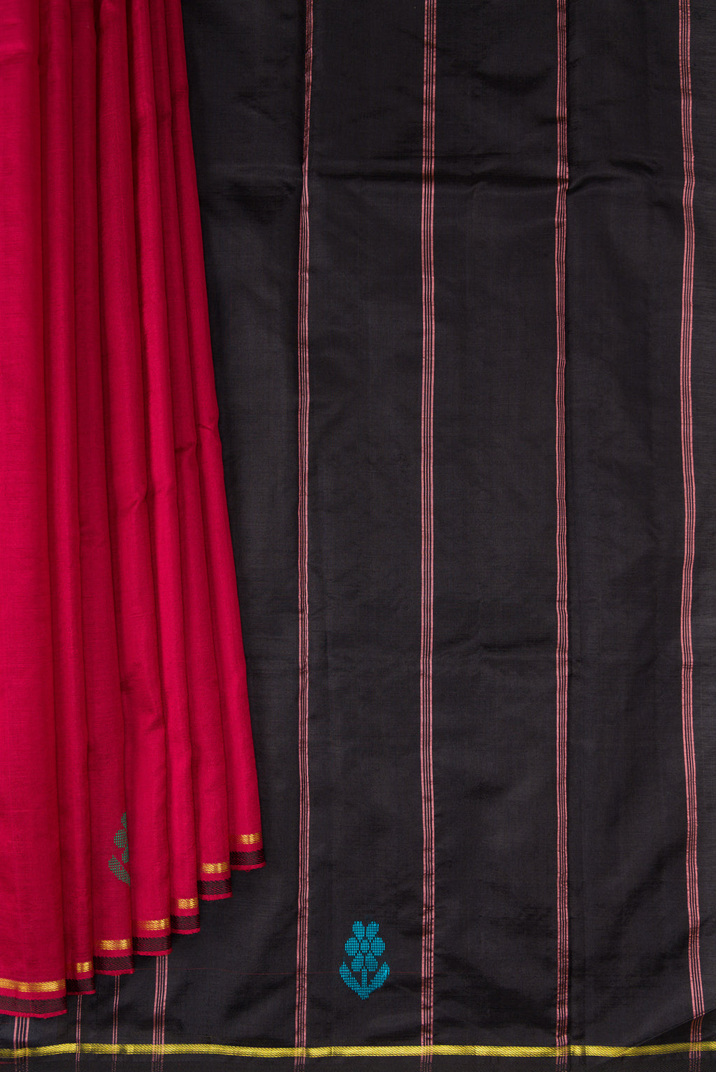 Pleats and pallu of Maroon Kanchipuram Silk Saree with Plain Body and Fancy Border. 