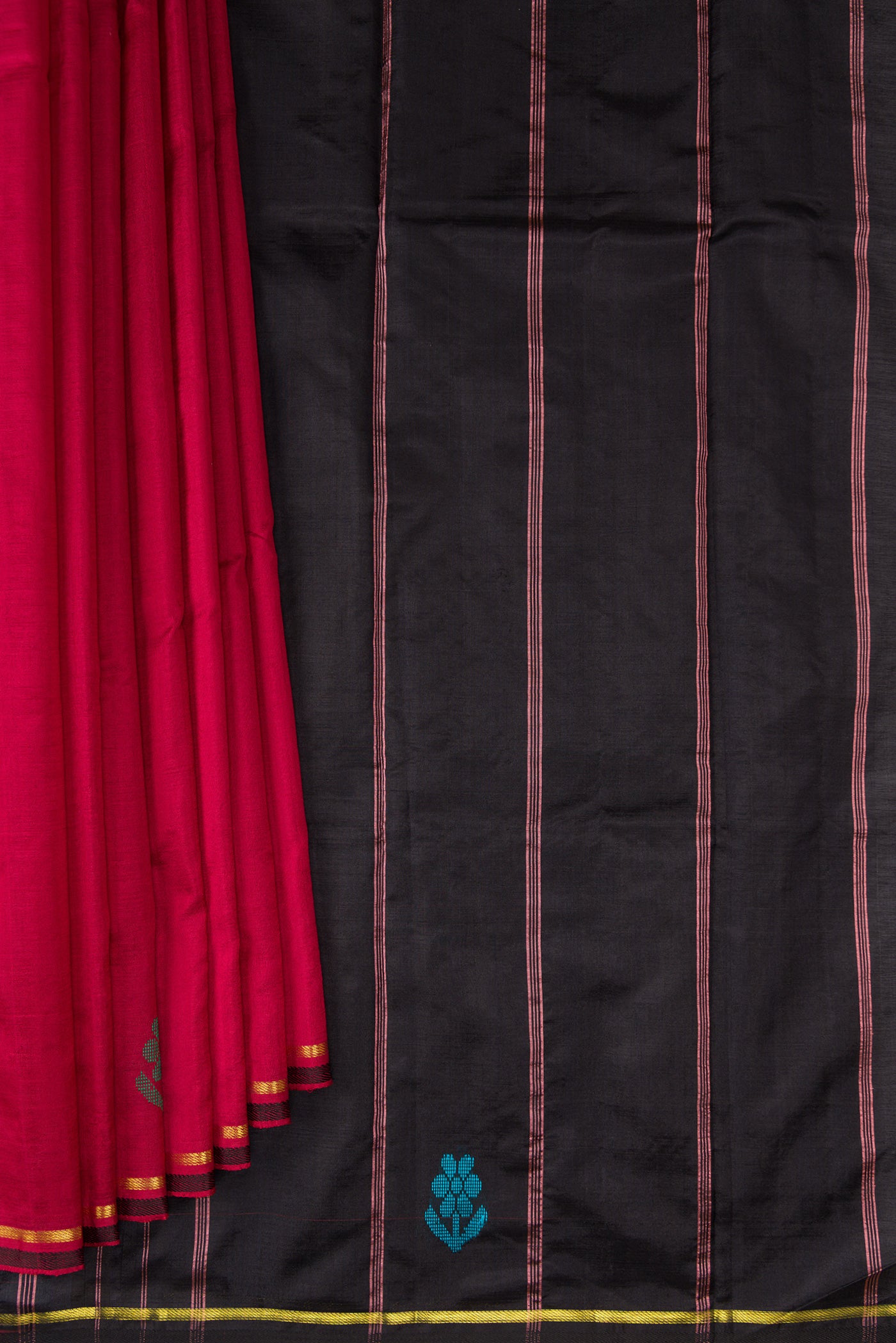 Pleats and pallu of Maroon Kanchipuram Silk Saree with Plain Body and Fancy Border. 